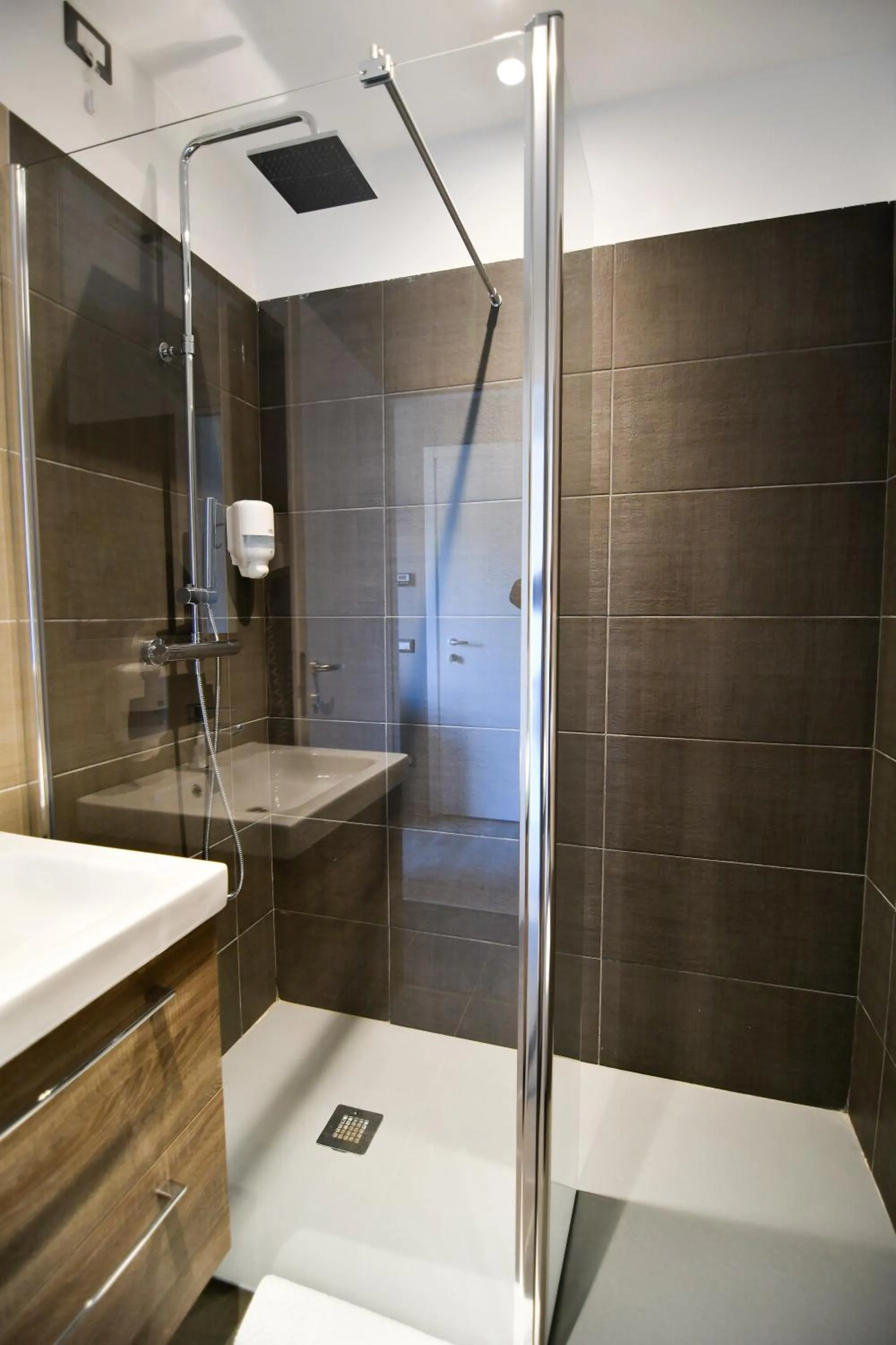 Shower in Hotel Saligari
