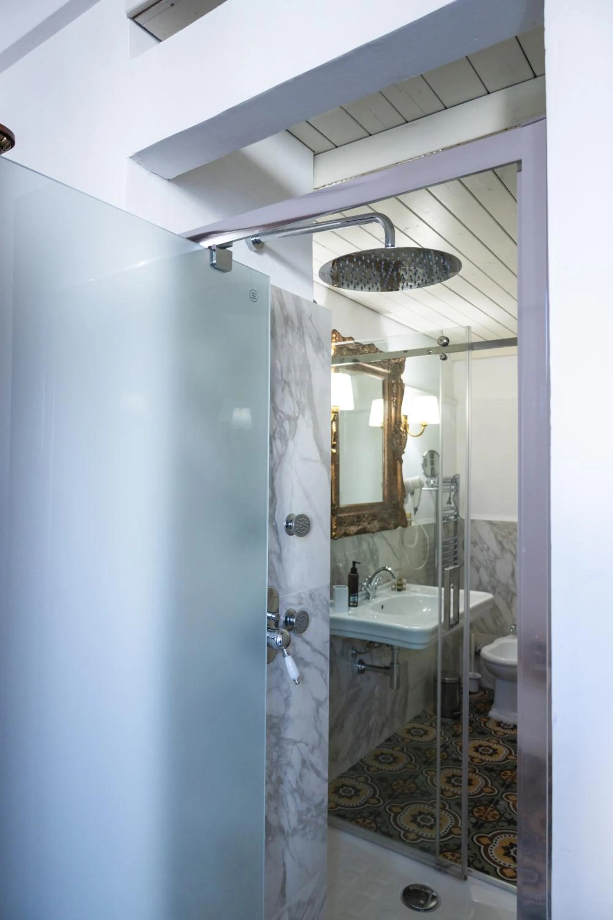 Shower in Villa Scinata Dimora Storica