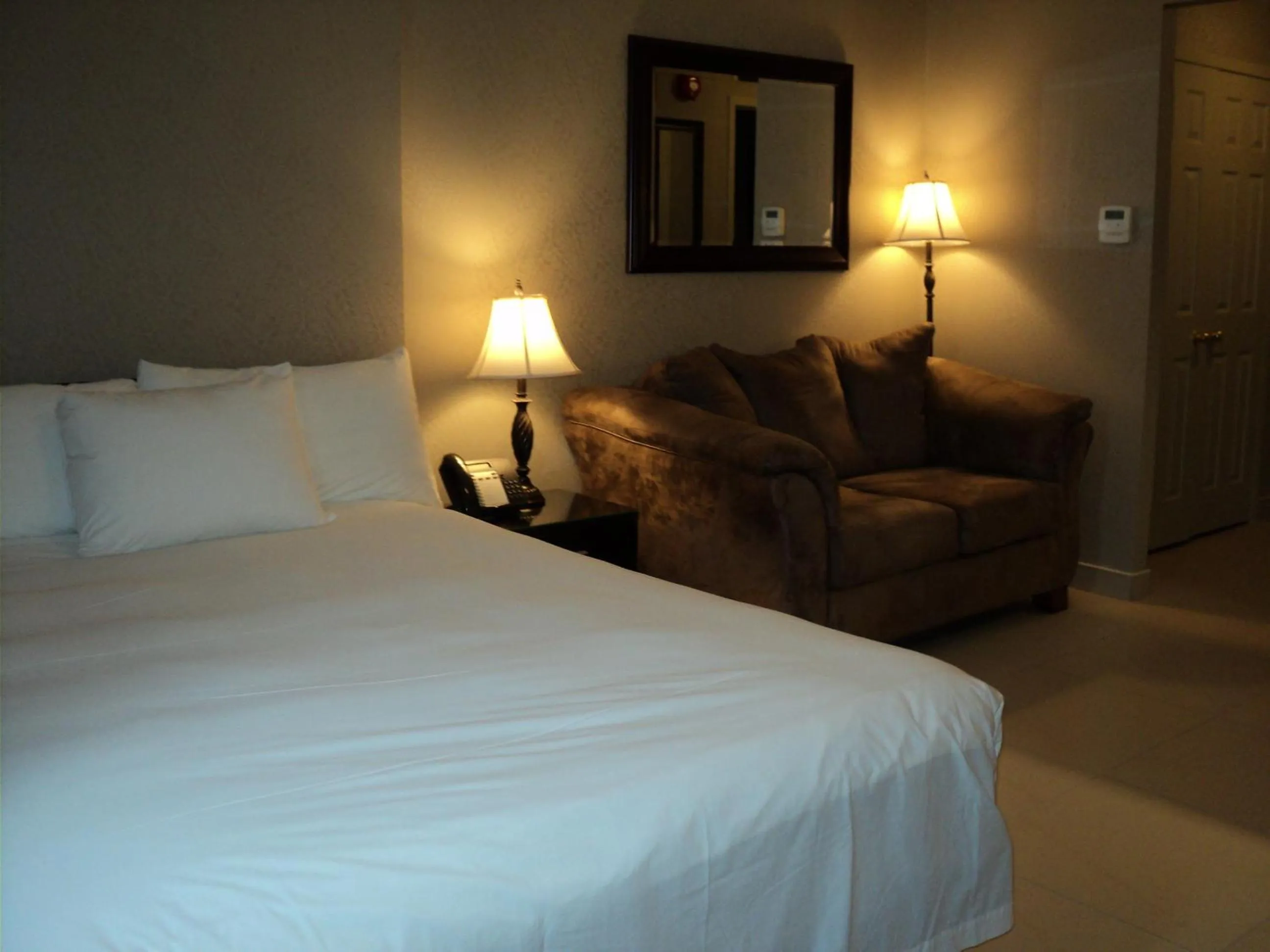 Bed in Montecassino Hotel & Event Centre