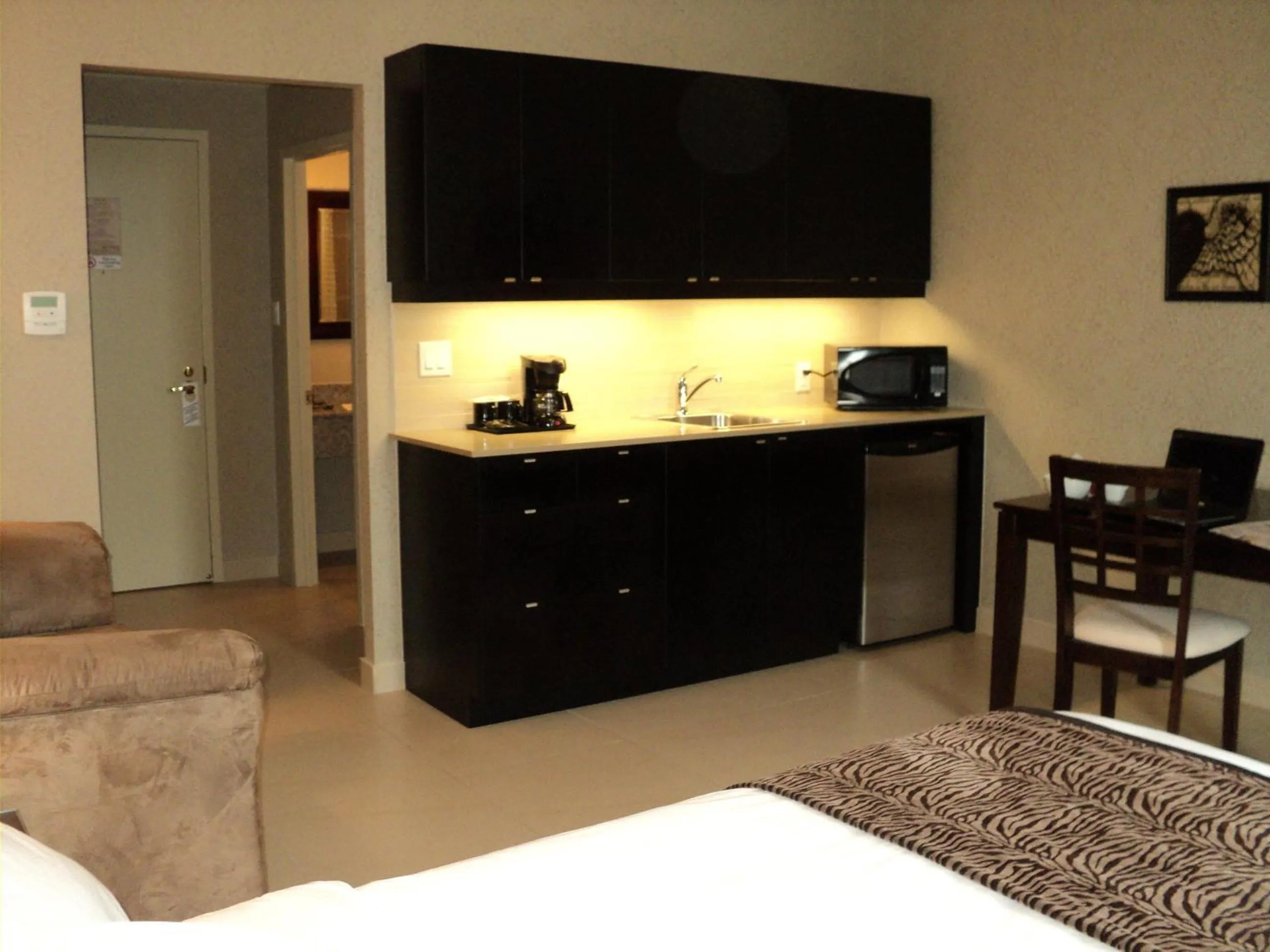 Coffee/tea facilities, Bed in Montecassino Hotel & Event Centre