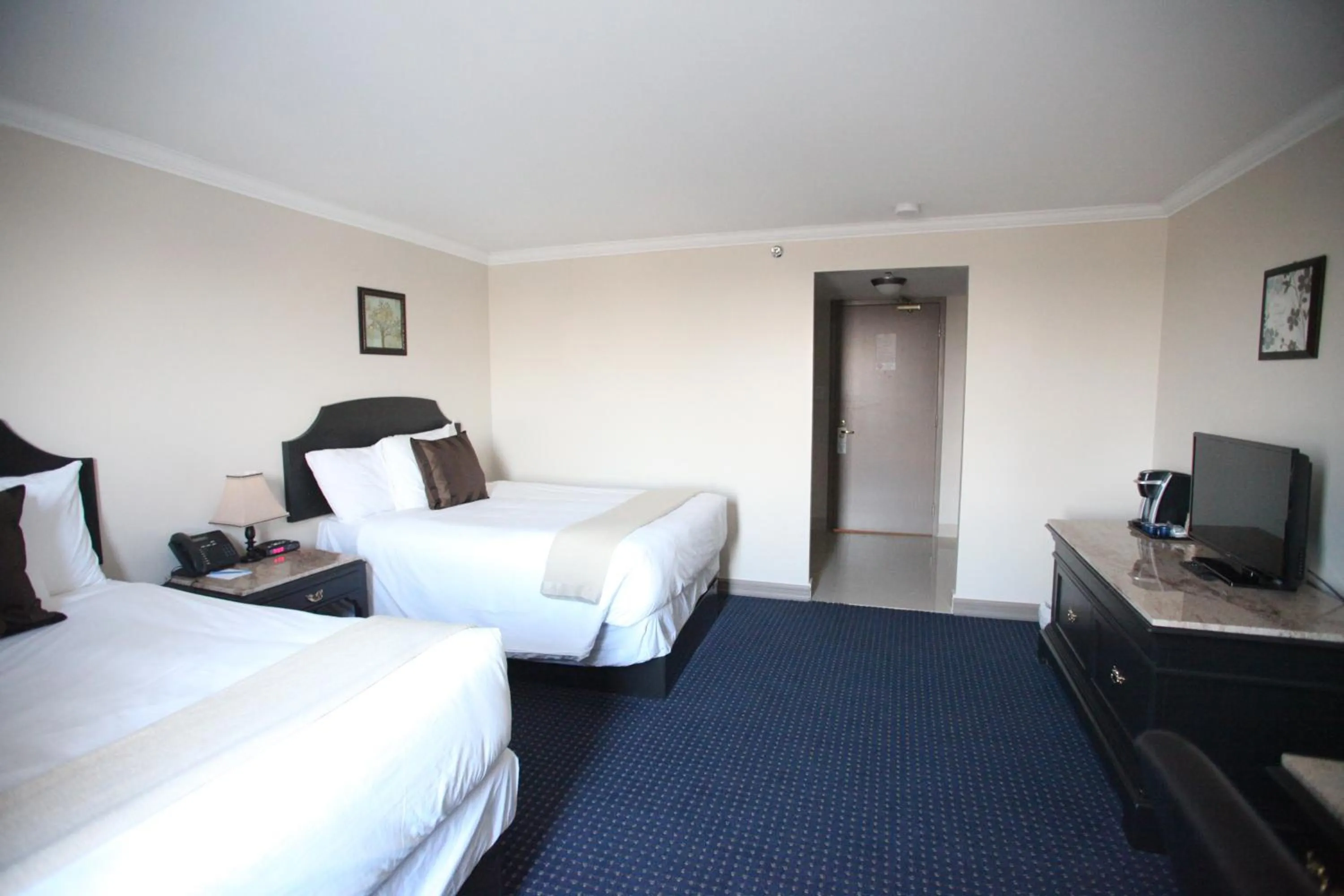 Photo of the whole room, Bed in Montecassino Hotel & Event Centre