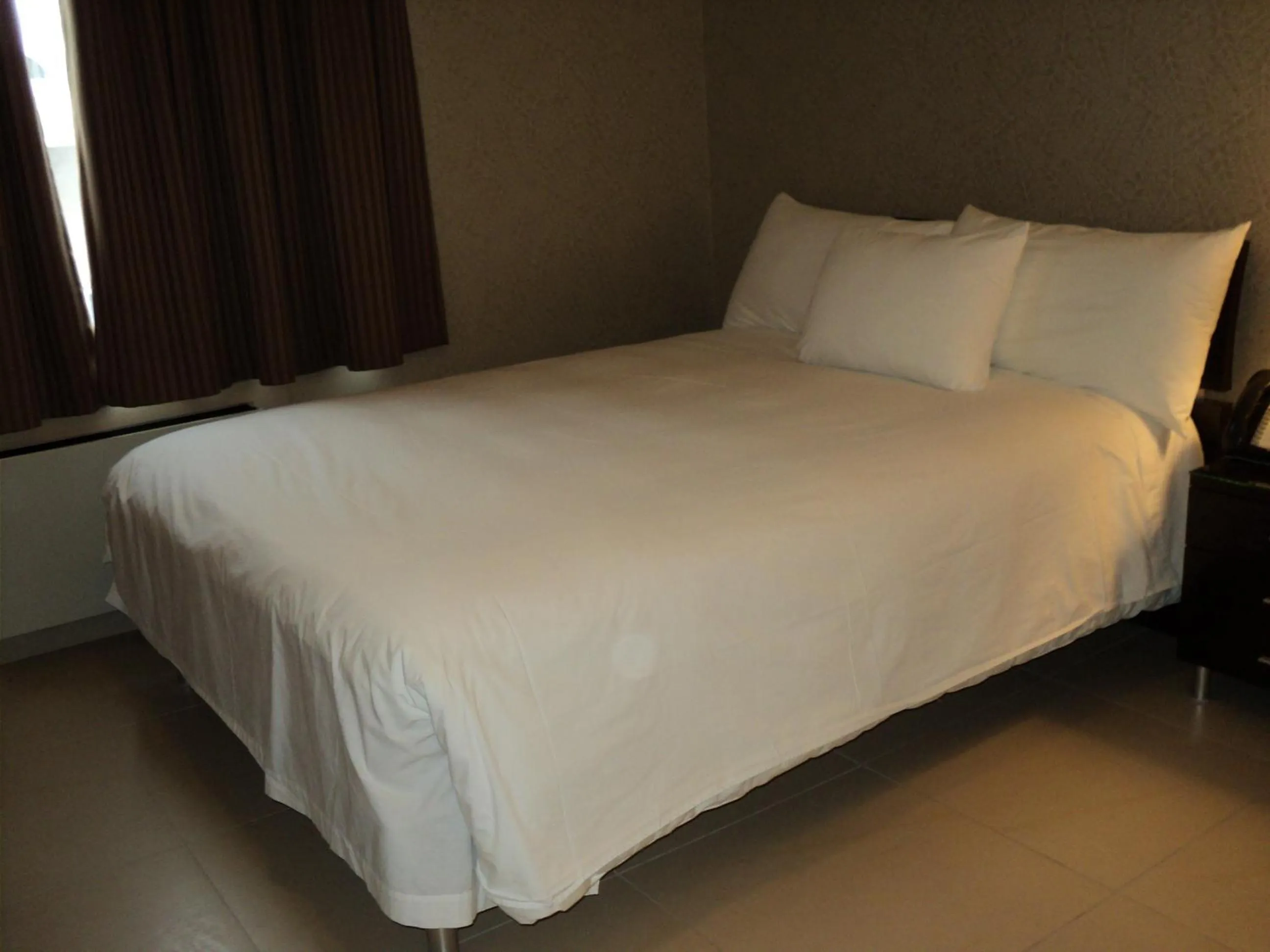 Bed in Montecassino Hotel & Event Centre