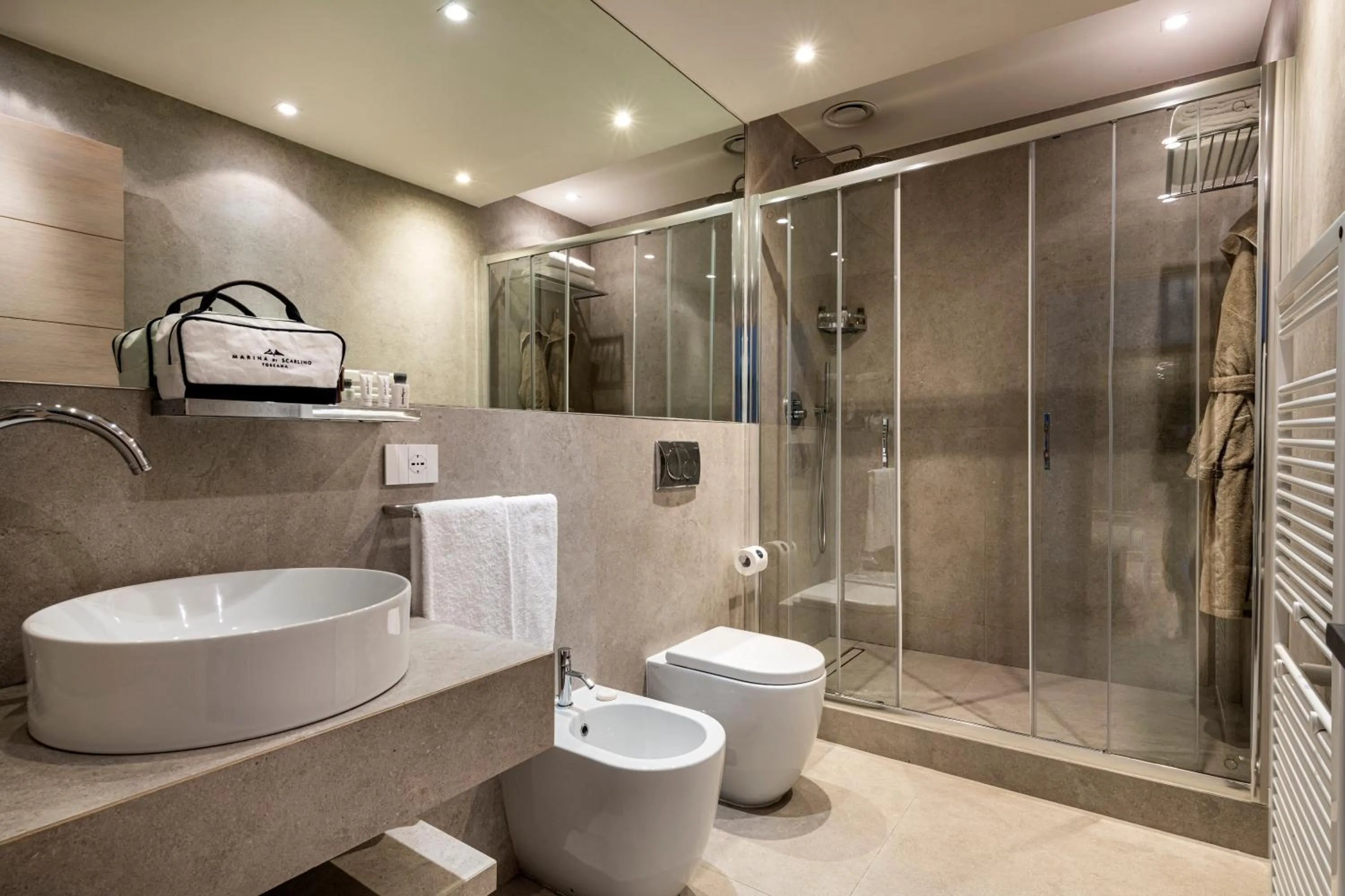 Shower in Marina di Scarlino Resort