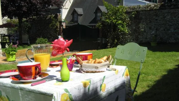 Continental breakfast in Honfleur à deux