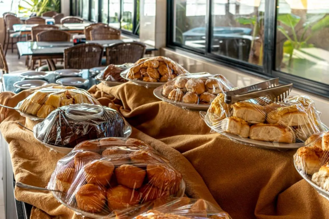 Restaurant/places to eat in Village Barra Hotel