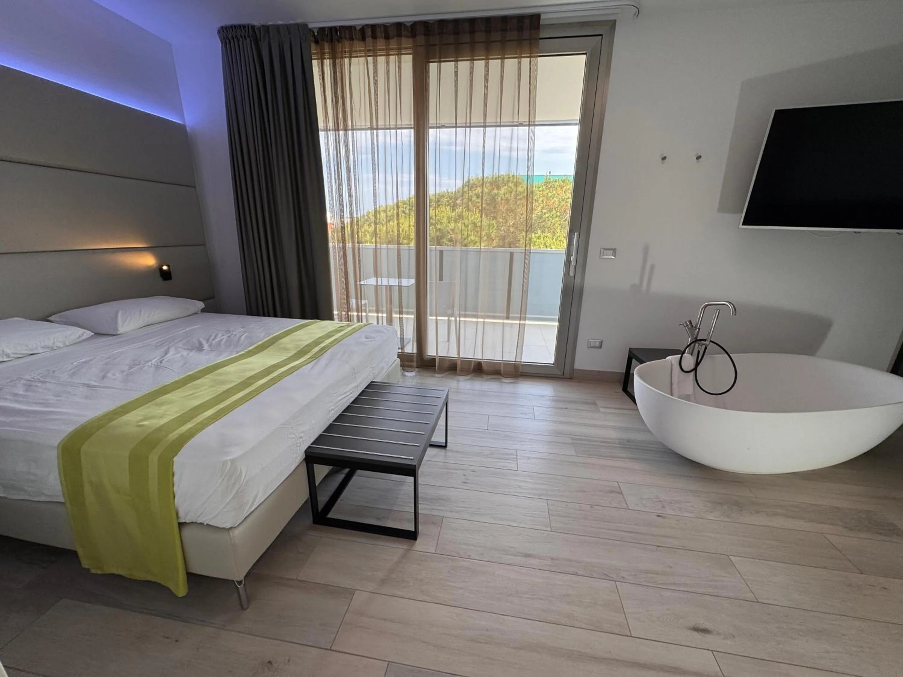 Natural landscape, Bed in HOTEL VENICE BEACH HVB 34 Lifestyle 4 Superior