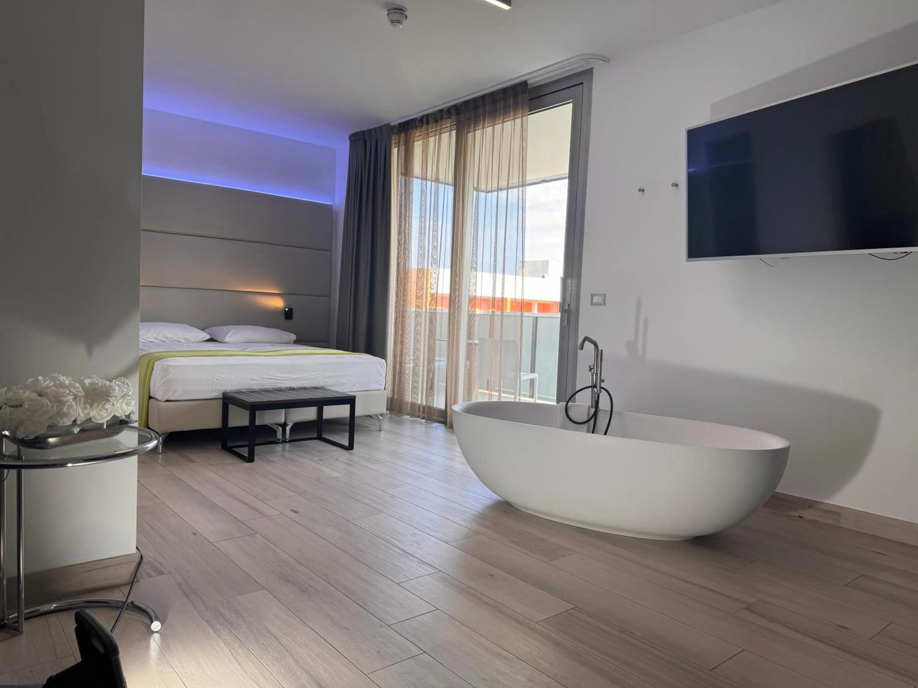 Bath, Bed in HOTEL VENICE BEACH HVB 34 Lifestyle 4 Superior