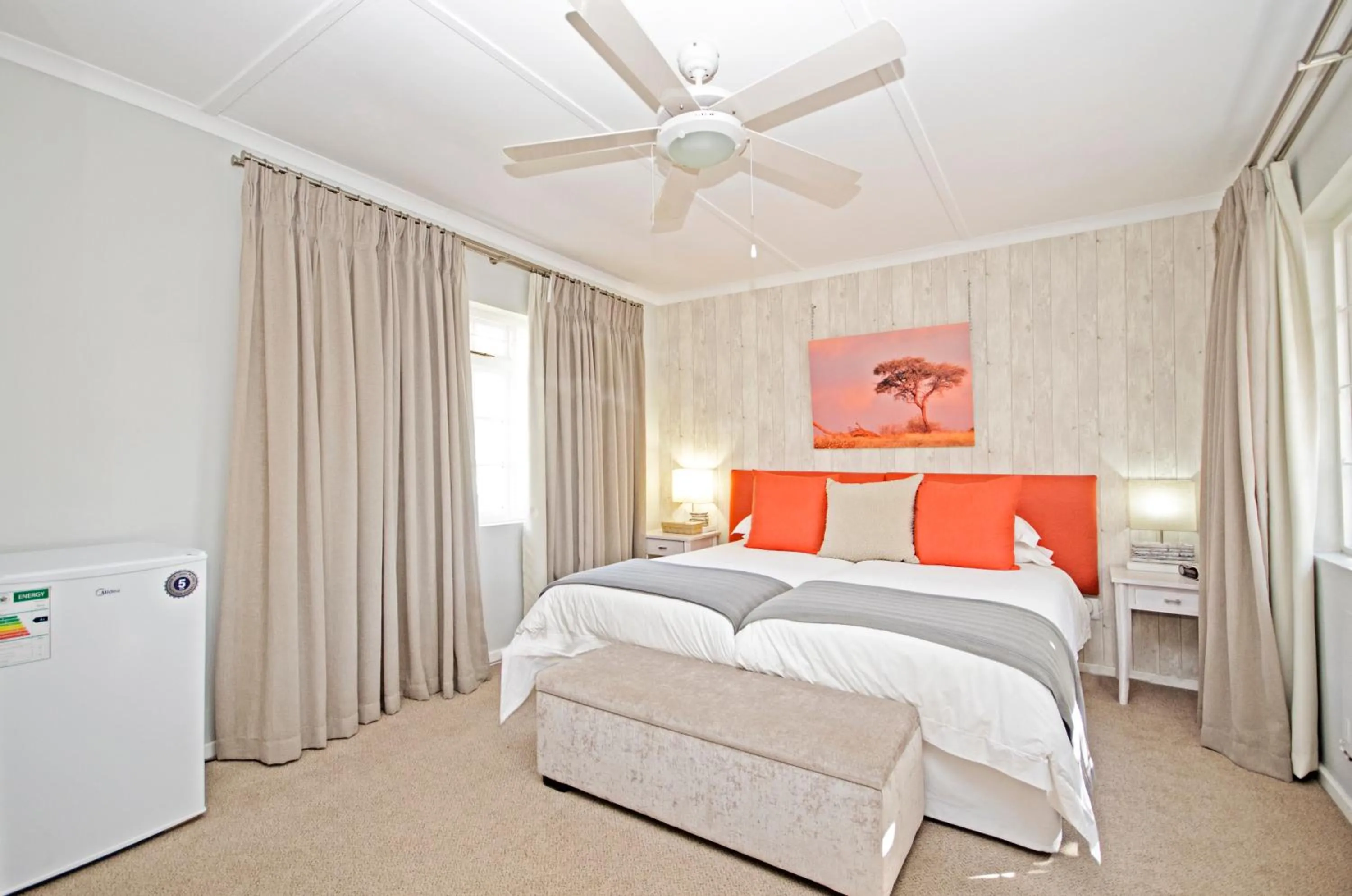 Bedroom, Bed in Lodge on Main Guest House and Conference Centre