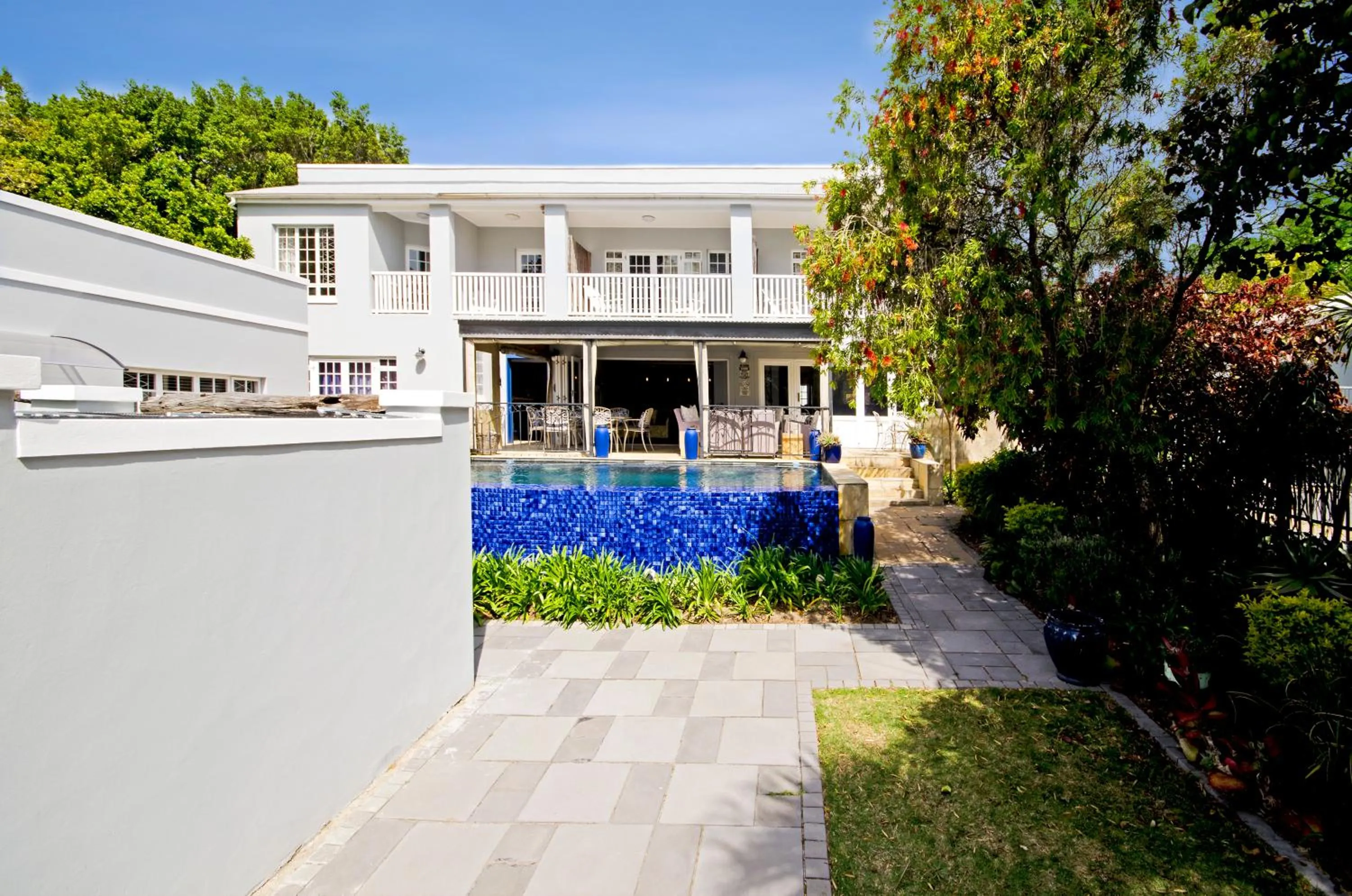 Property building in Lodge on Main Guest House and Conference Centre