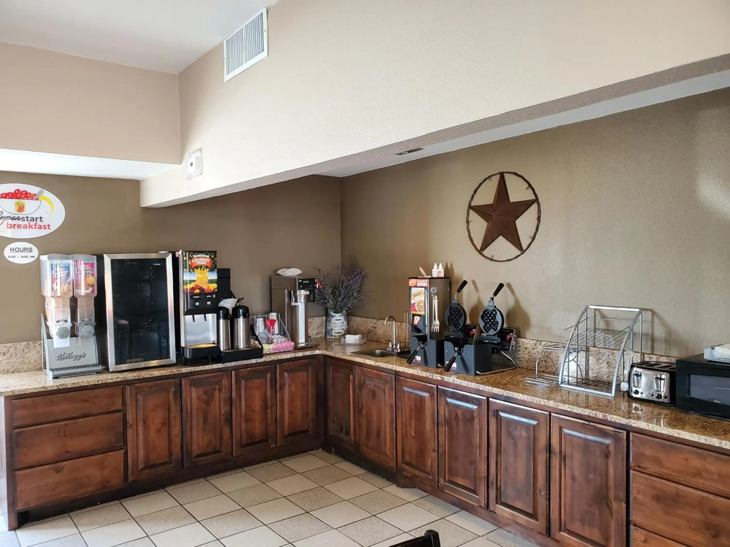 Food and drinks in Super 8 by Wyndham Abilene North