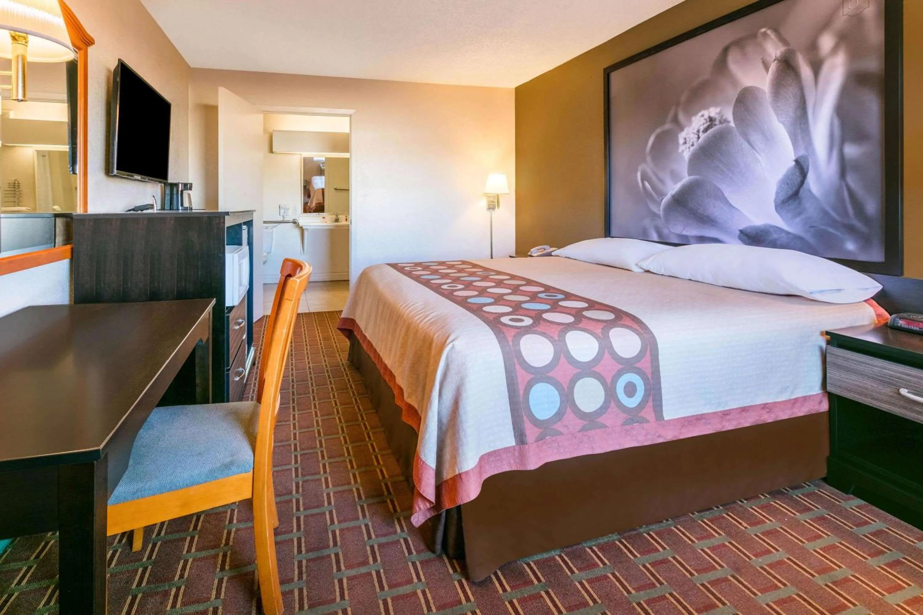 Photo of the whole room, Bed in Super 8 by Wyndham Abilene North