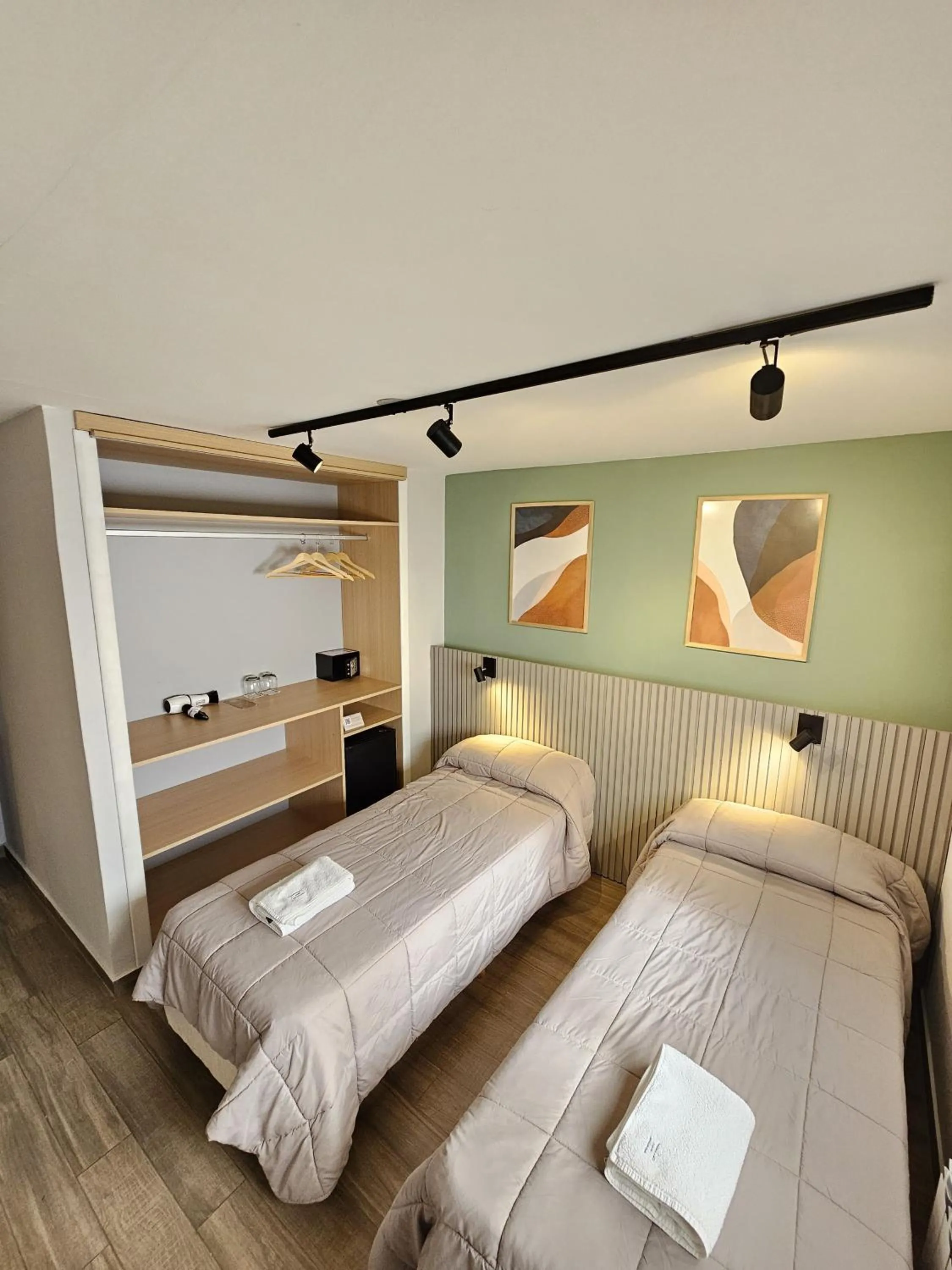 Photo of the whole room, Bed in M383 Hotel Bariloche