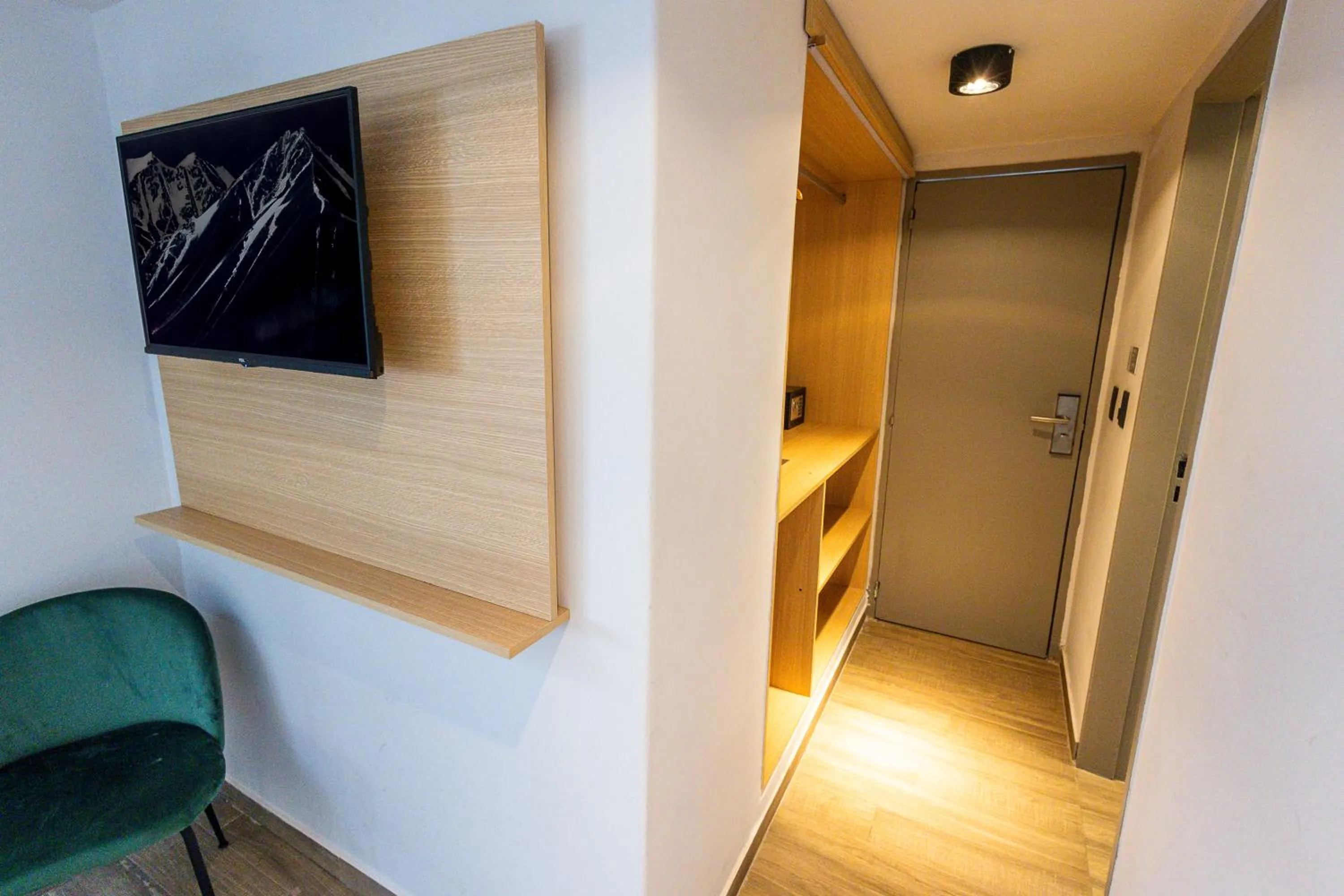 Photo of the whole room in M383 Hotel Bariloche