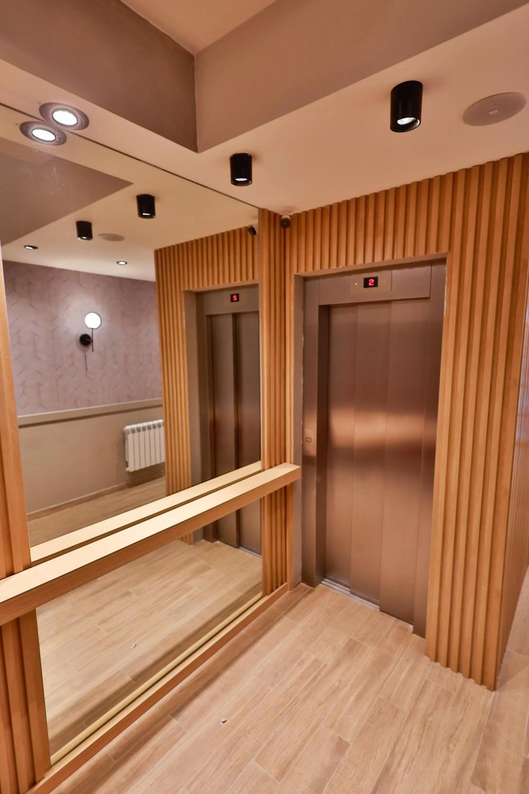 elevator in M383 Hotel Bariloche