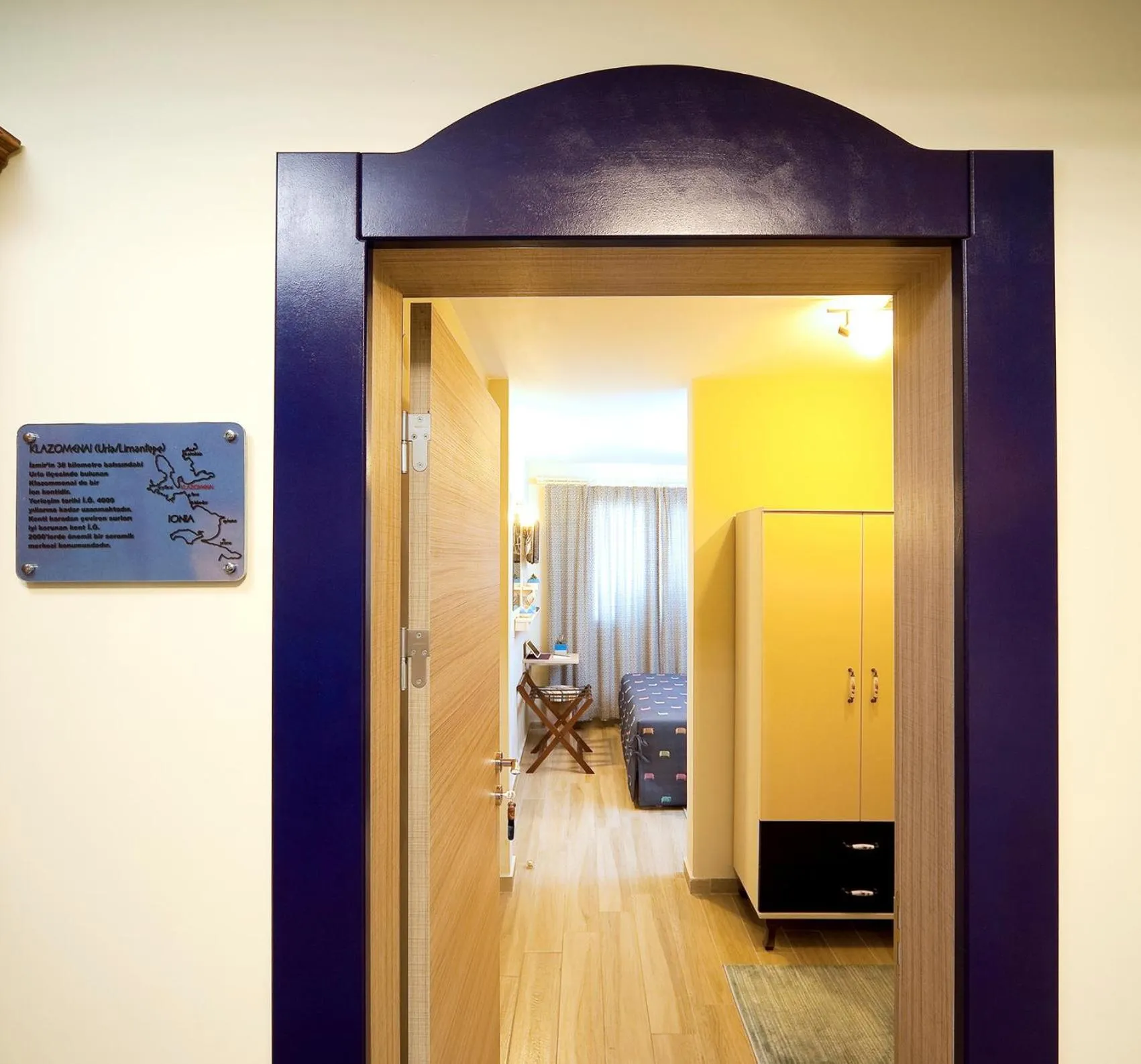 Photo of the whole room in Ion Slow City Adult 12