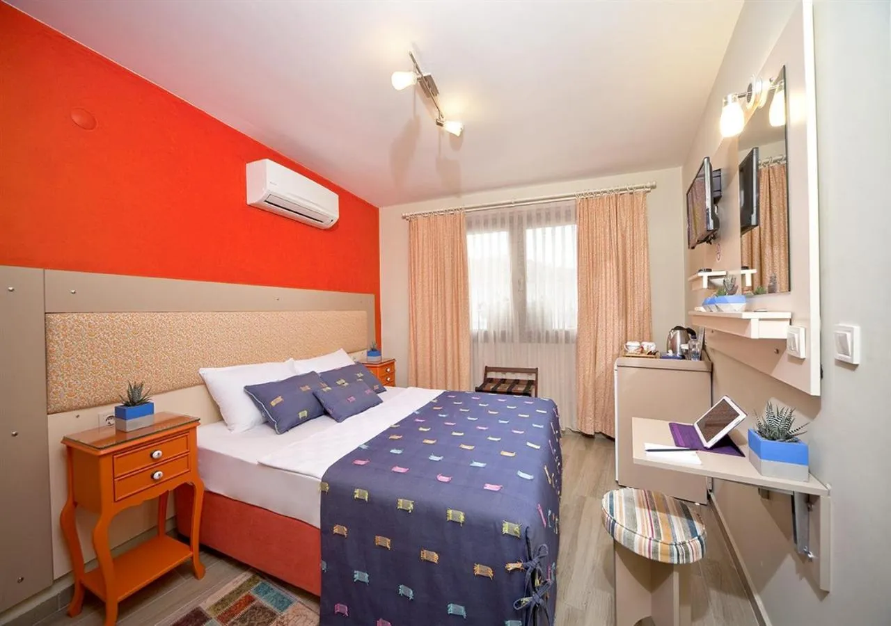 Photo of the whole room, Bed in Ion Slow City Adult 12