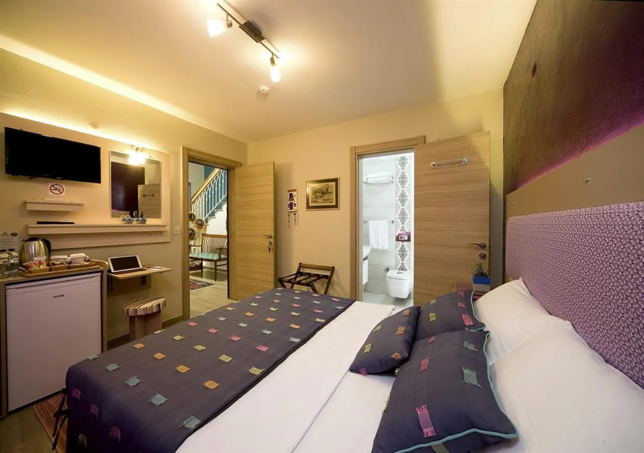 Photo of the whole room, Bed in Ion Slow City Adult 12