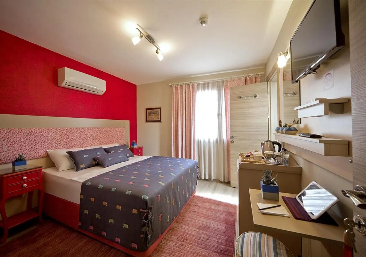 Photo of the whole room, Bed in Ion Slow City Adult 12