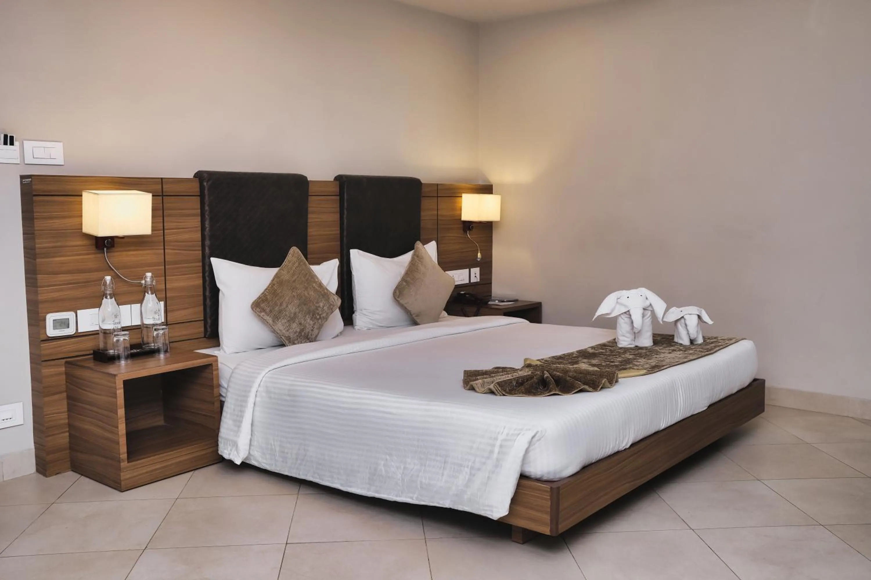 Bedroom, Bed in Peerless Hotel Durgapur