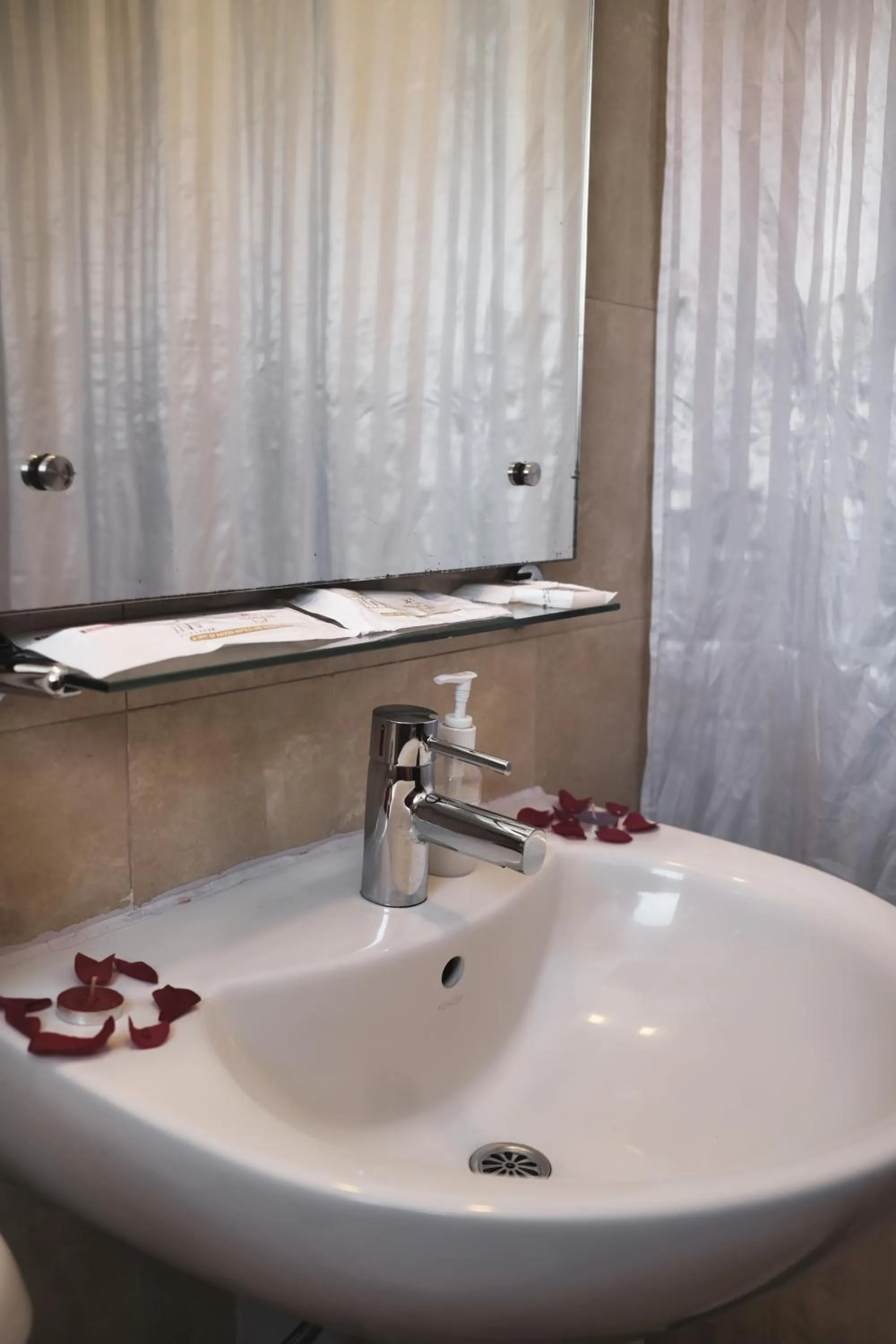 Bathroom in Peerless Hotel Durgapur