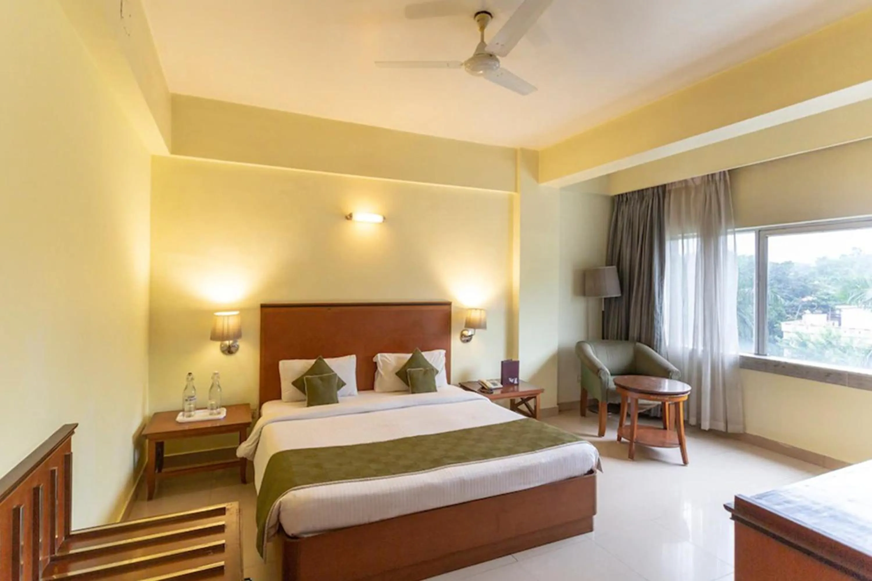 Seating area, Bed in Peerless Hotel Durgapur