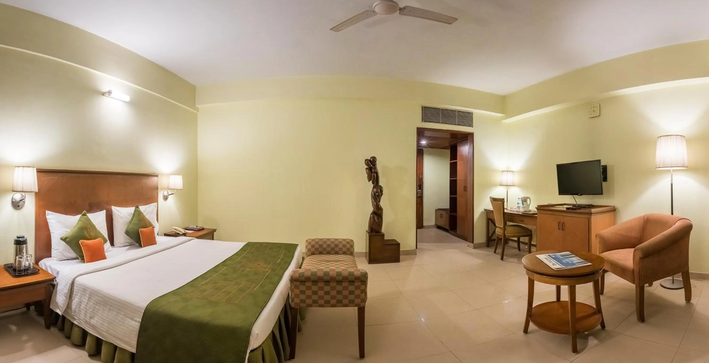 Bedroom, Bed in Peerless Hotel Durgapur