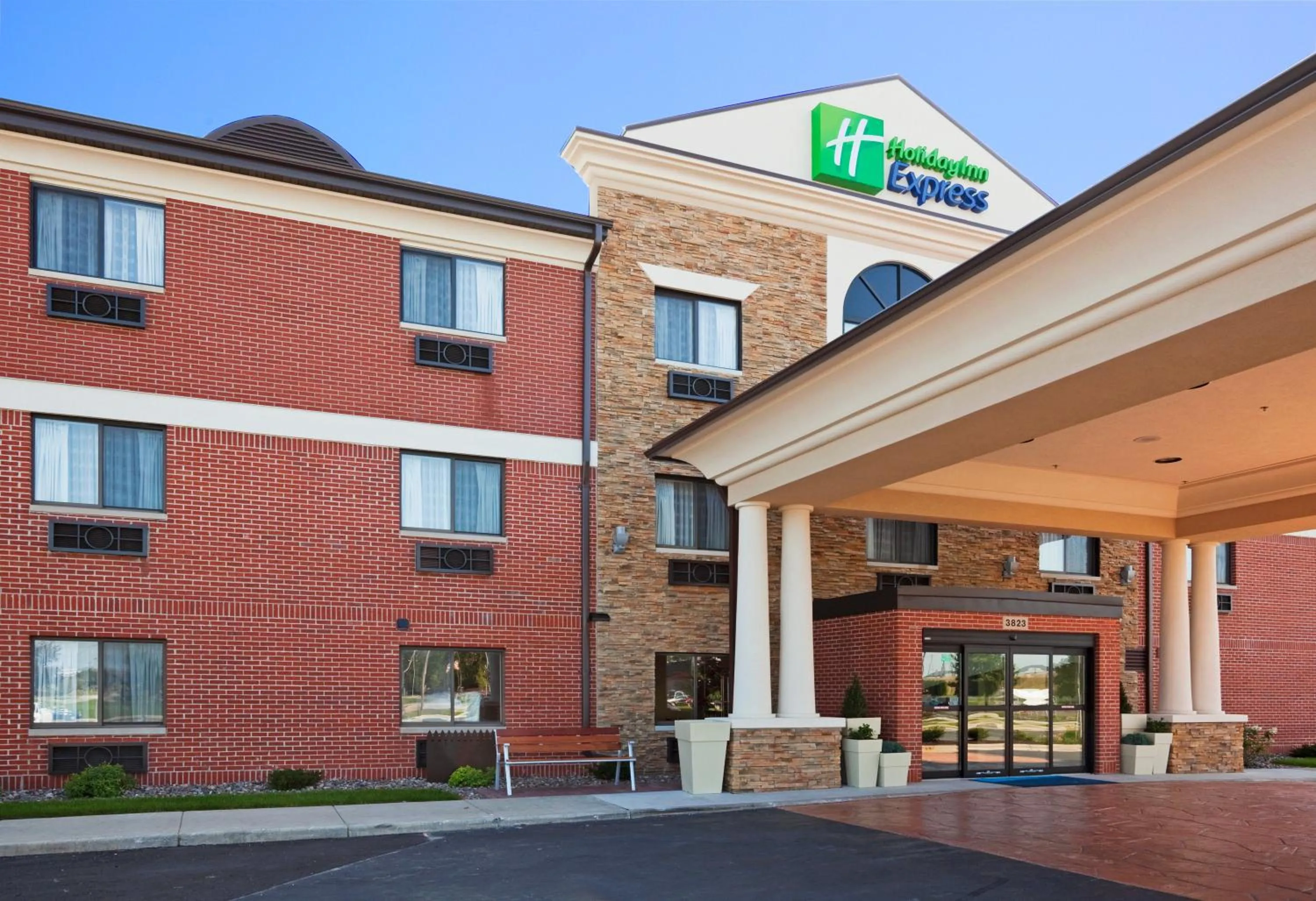 Property building in Holiday Inn Express Sheboygan-Kohler / I-43 by IHG
