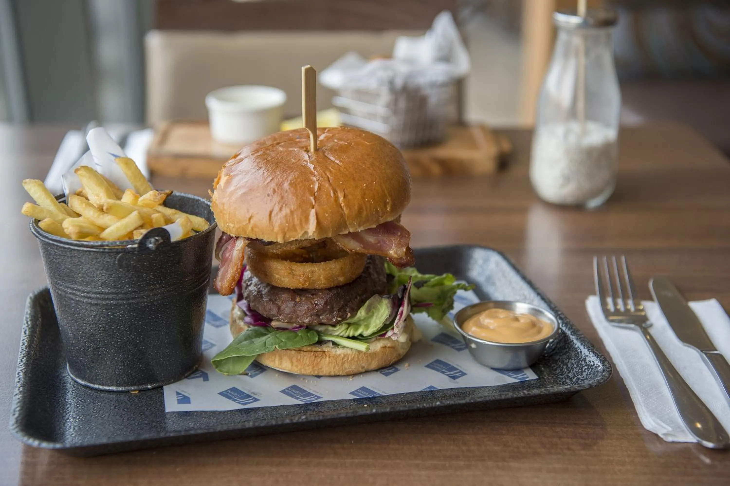 Restaurant/places to eat in Holiday Inn Express Sheffield City Centre by IHG