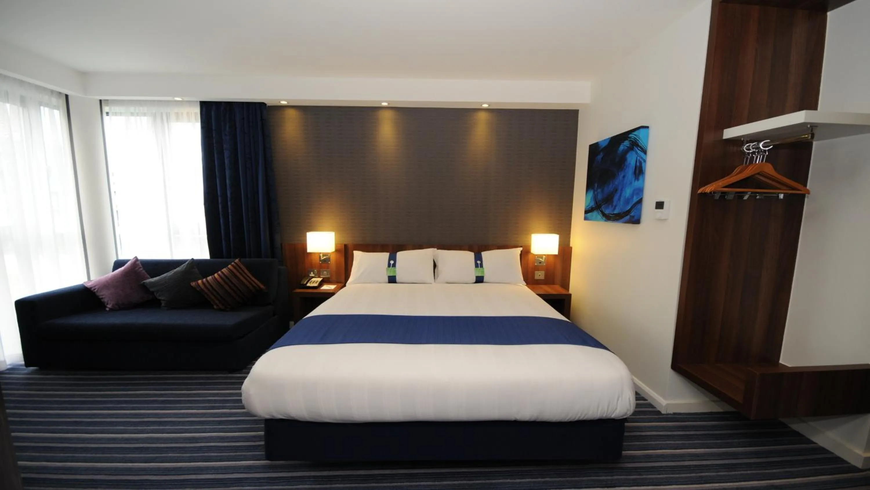 Photo of the whole room in Holiday Inn Express Sheffield City Centre by IHG