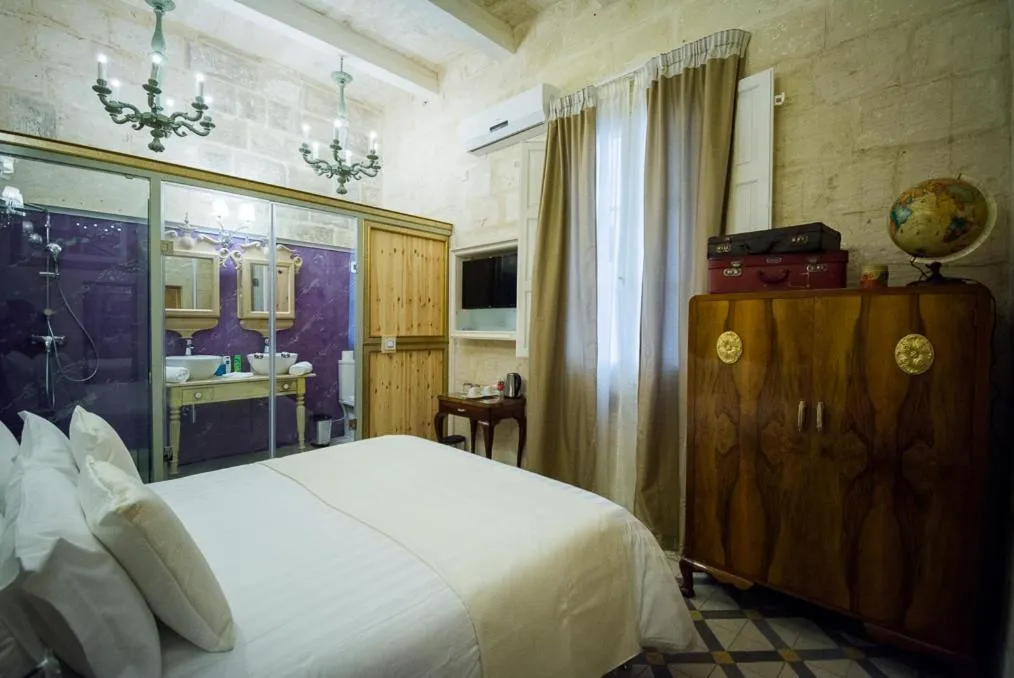 Bed in Valletta Lucente Guest House