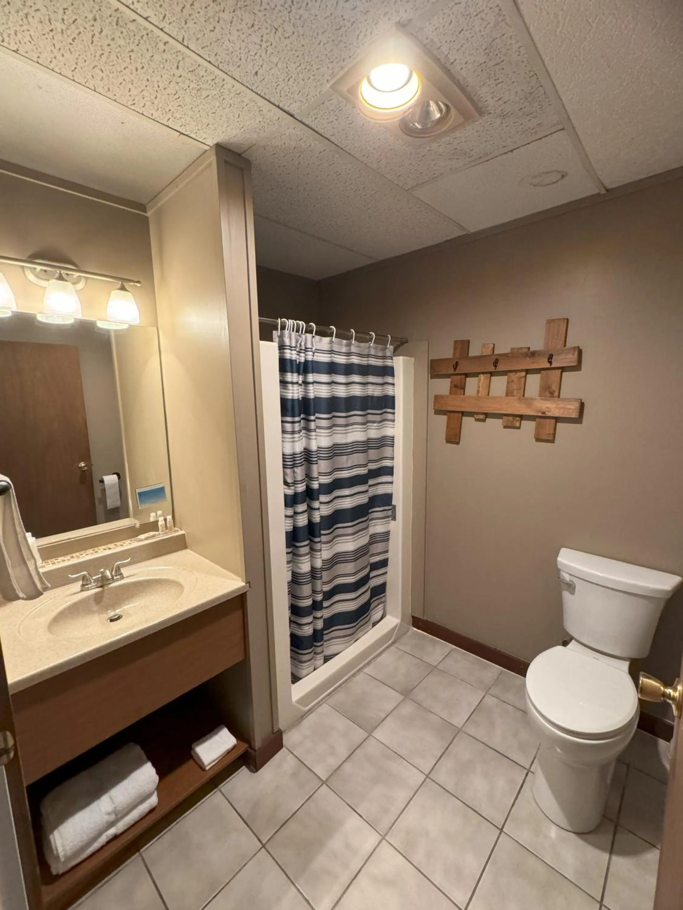 Bathroom in Lake Ontario Motel & Inn