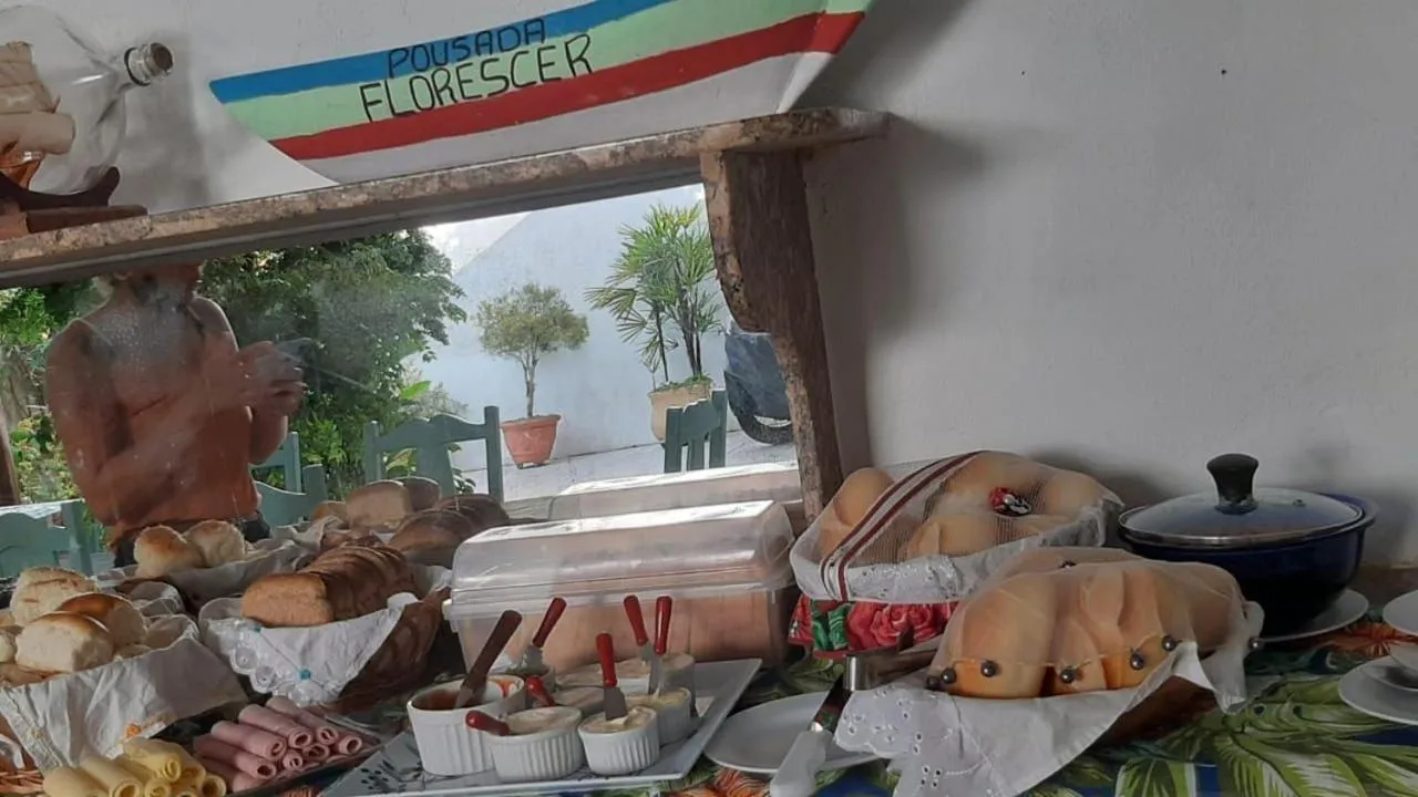 Buffet breakfast in Pousada Florescer