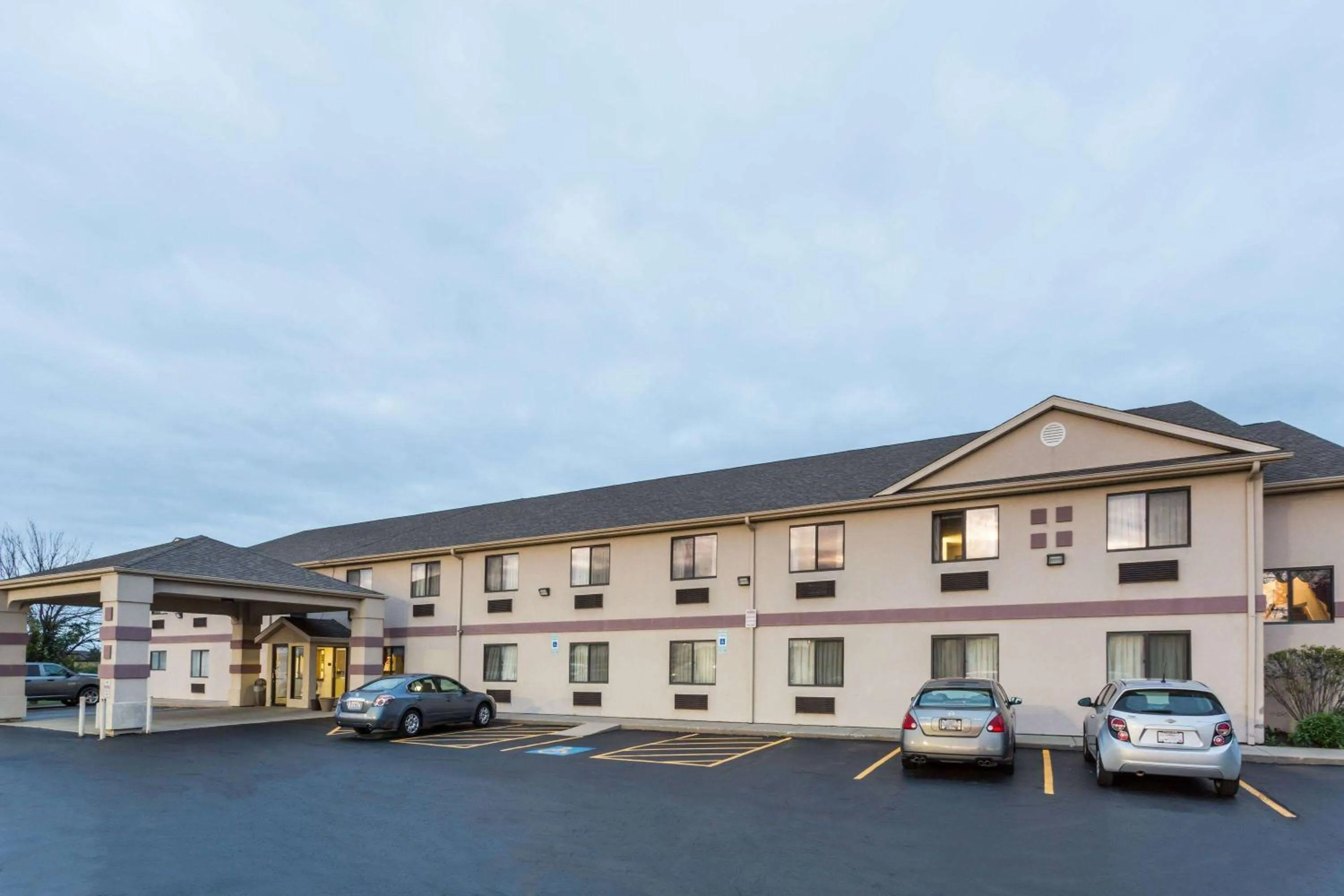 Property building in Super 8 by Wyndham Yorkville