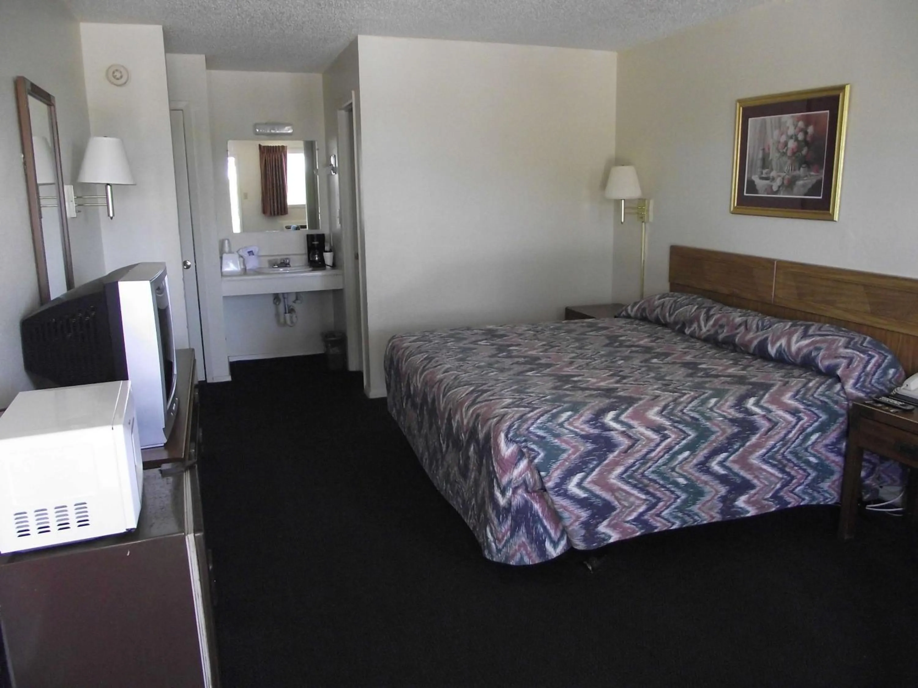 Photo of the whole room in Glen Rose Inn and Suites