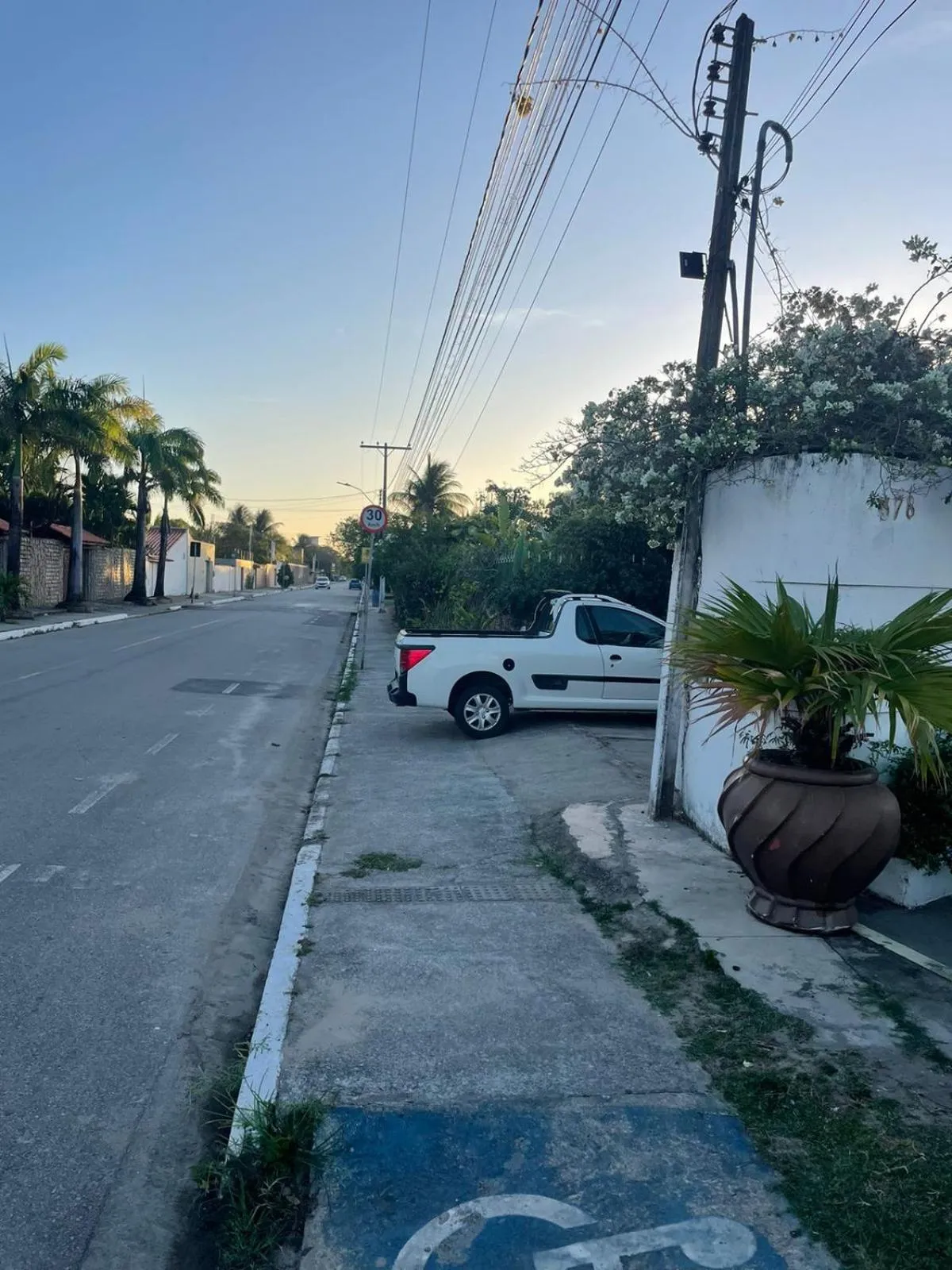 Parking in Pousada Le Baron