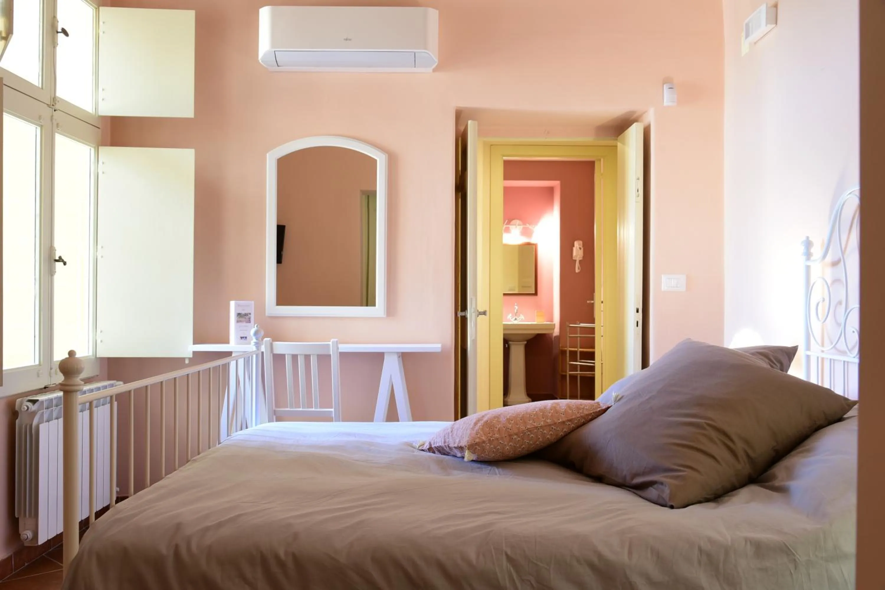 Photo of the whole room, Bed in Giardino Arancio