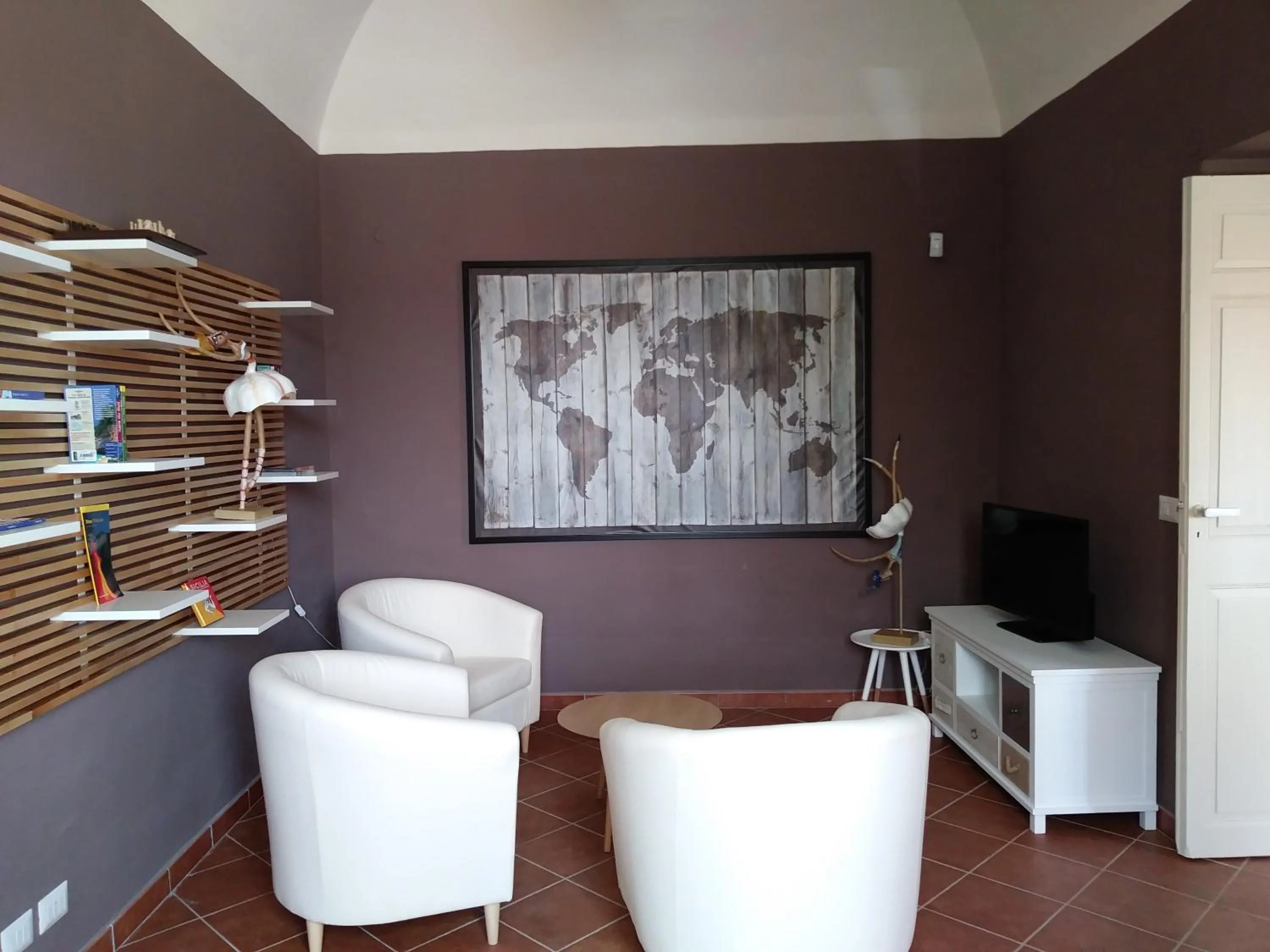 Communal lounge/ TV room in Giardino Arancio