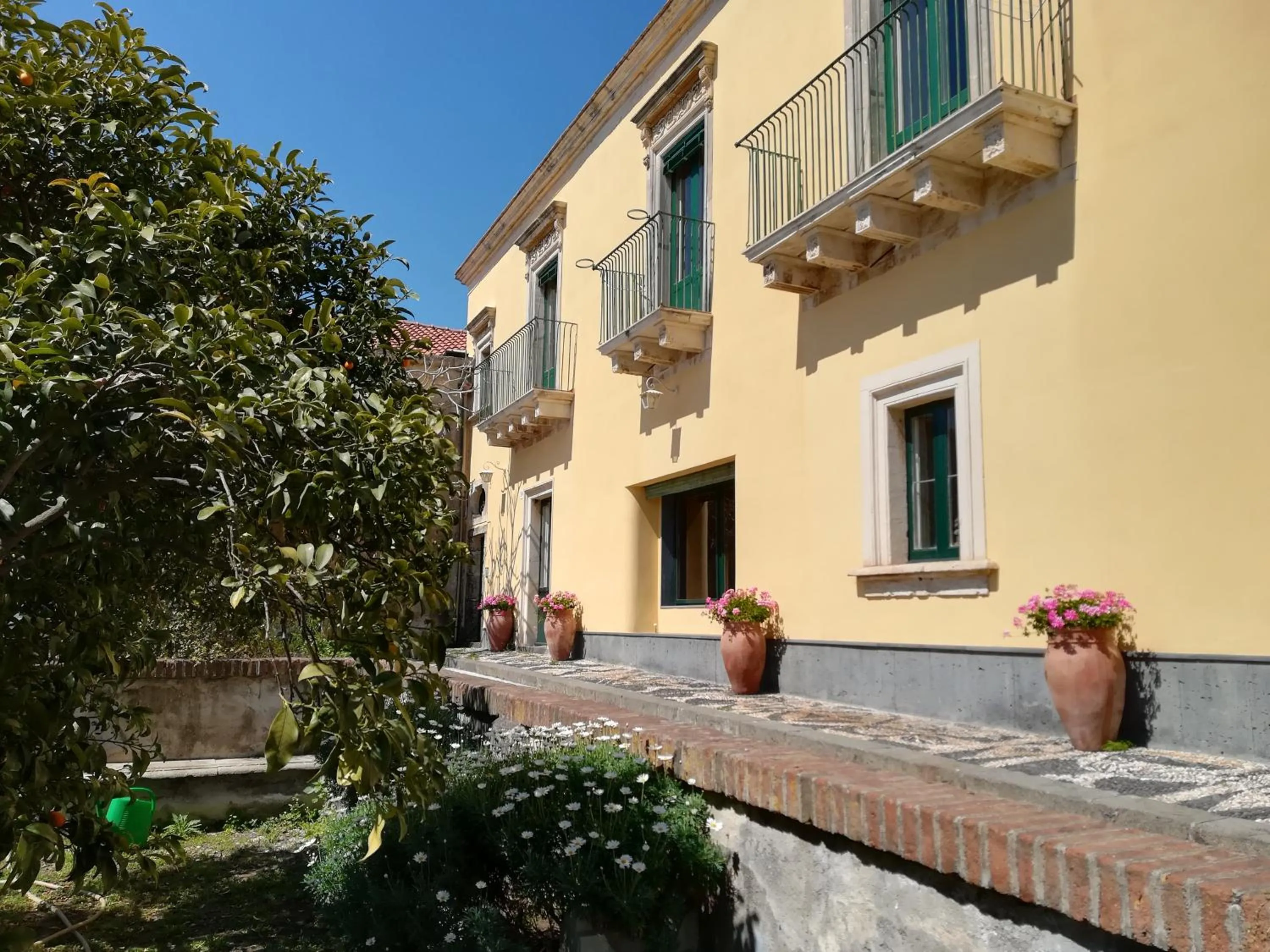 Facade/entrance in Giardino Arancio