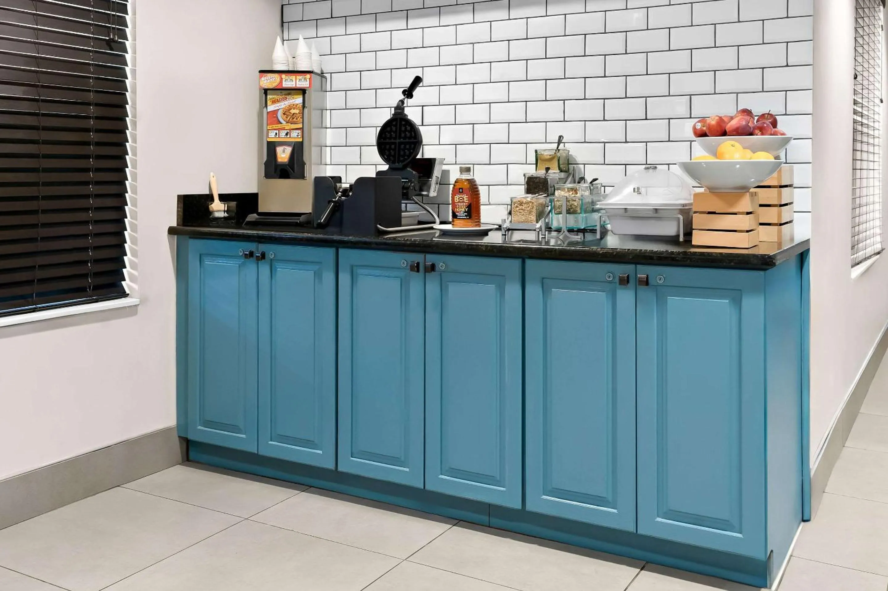 Breakfast in Country Inn & Suites by Radisson, Columbia Airport, SC