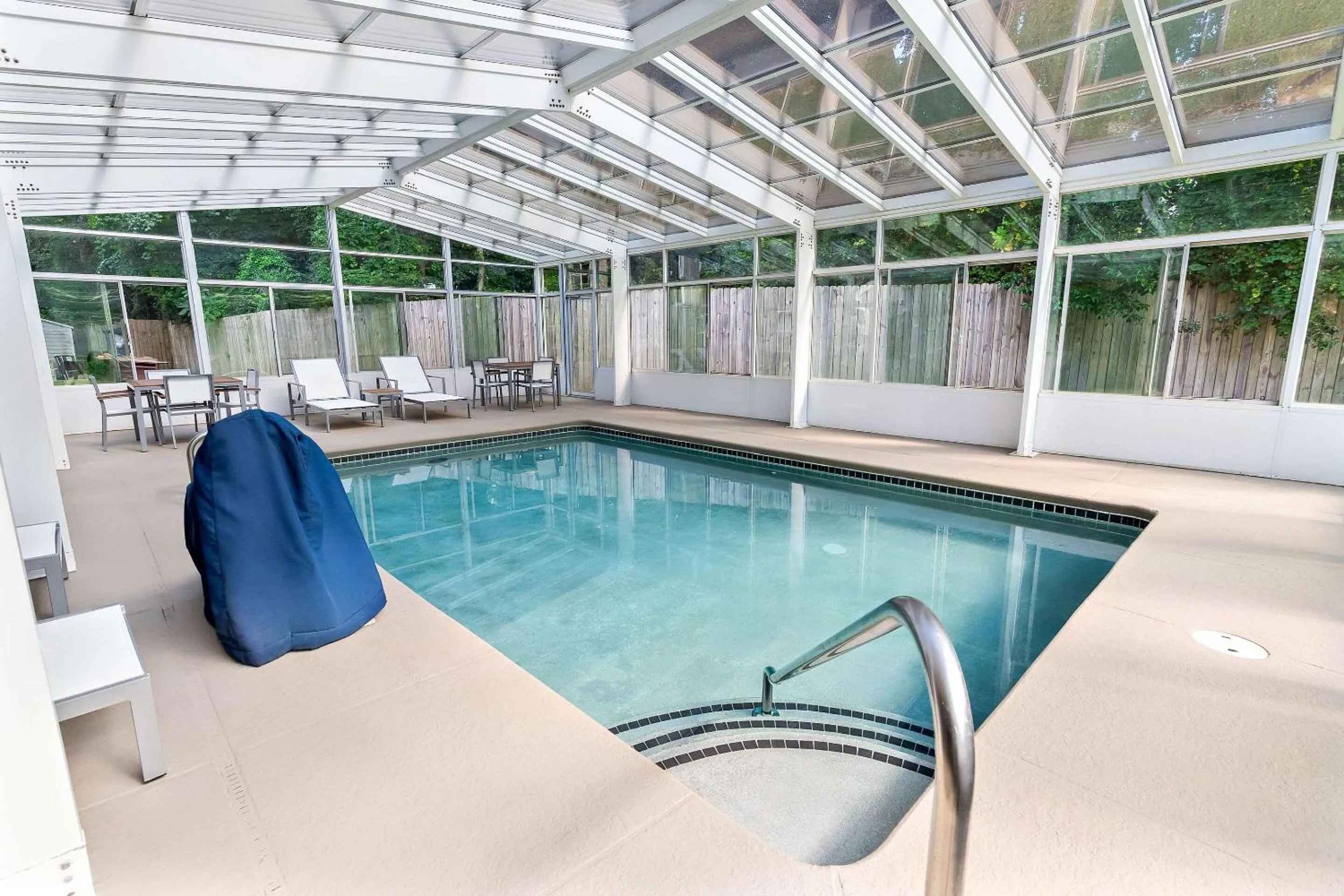 Swimming pool in Country Inn & Suites by Radisson, Columbia Airport, SC