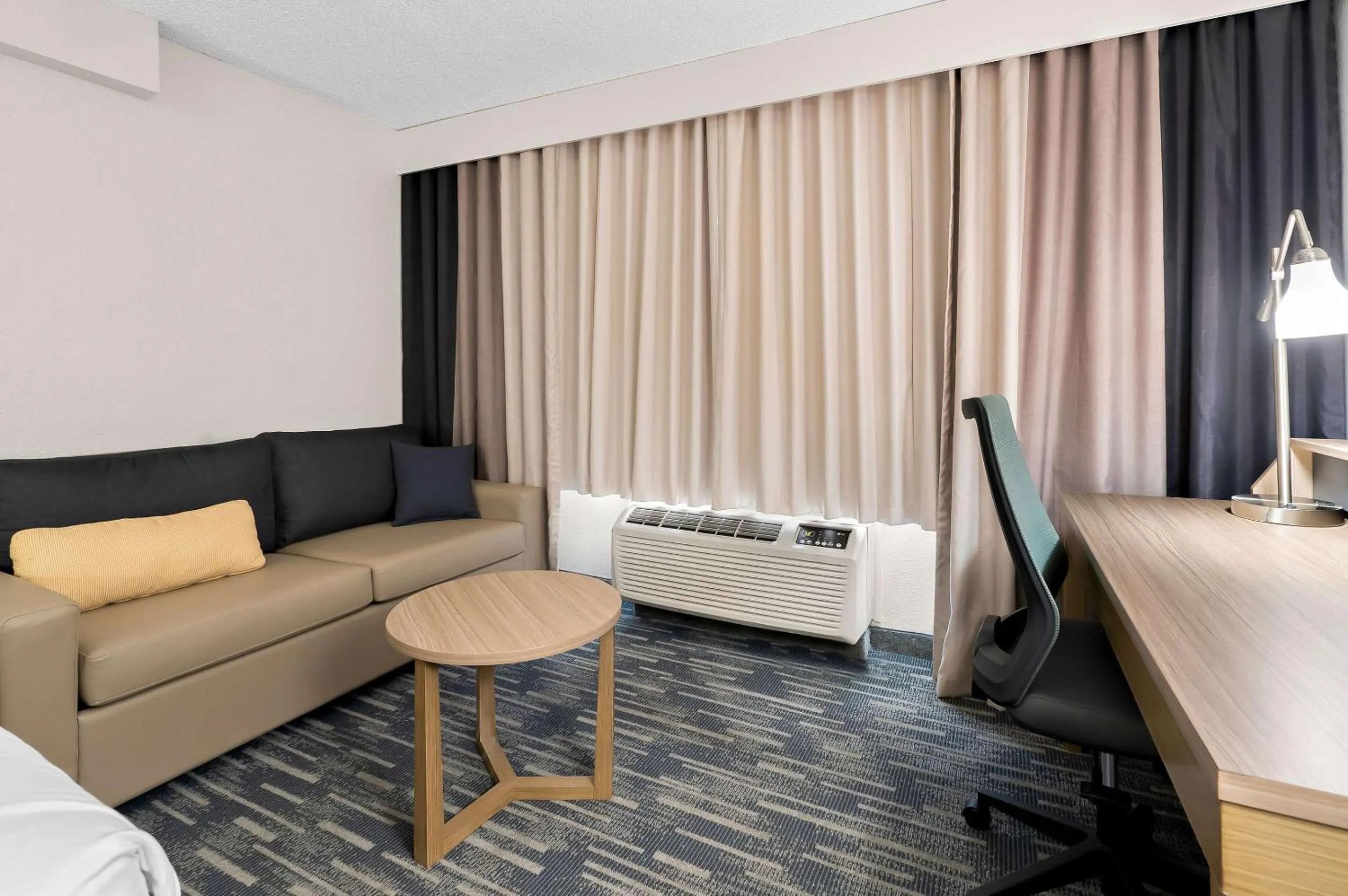 Bedroom in Country Inn & Suites by Radisson, Columbia Airport, SC