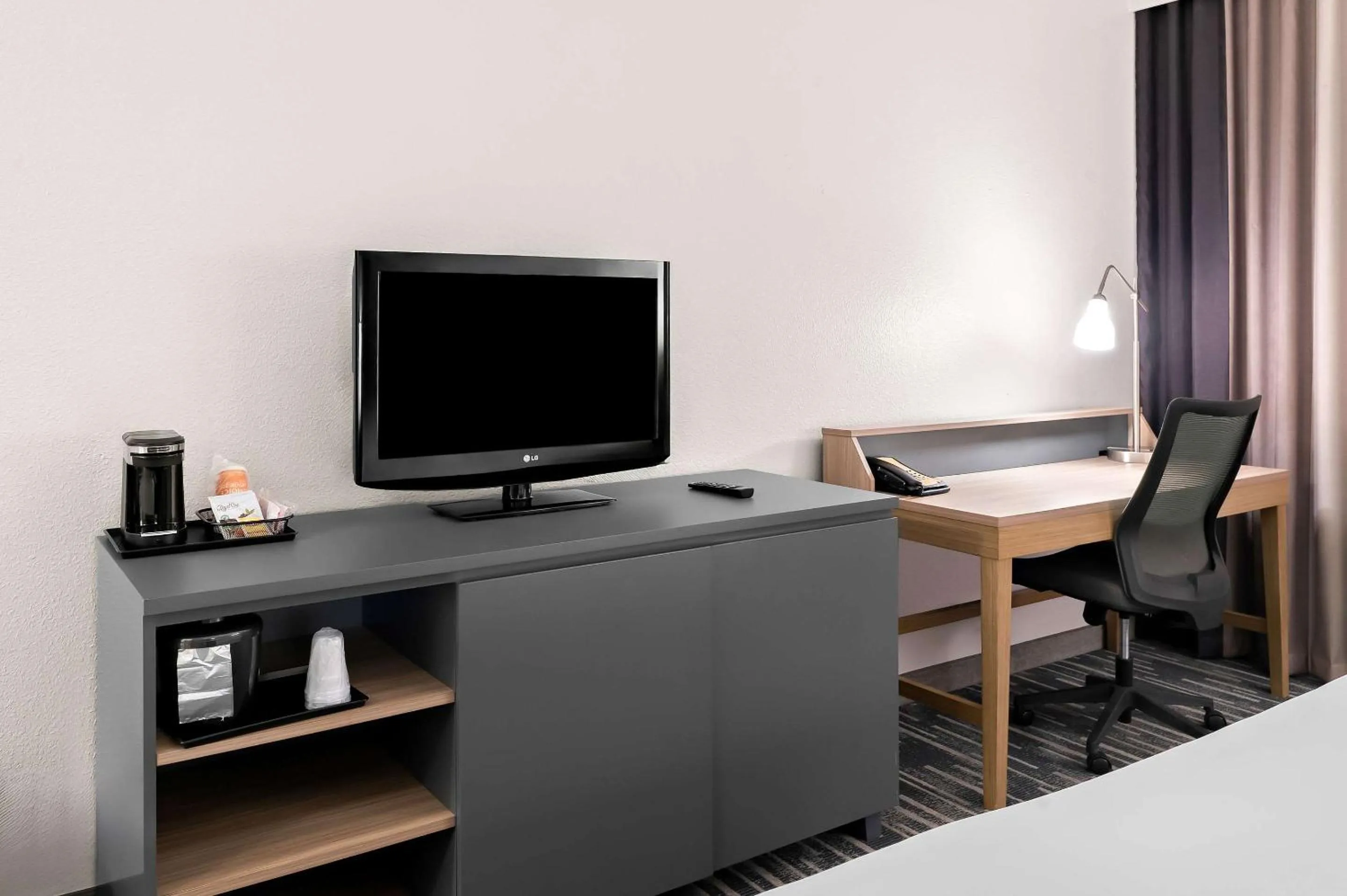 Bedroom in Country Inn & Suites by Radisson, Columbia Airport, SC