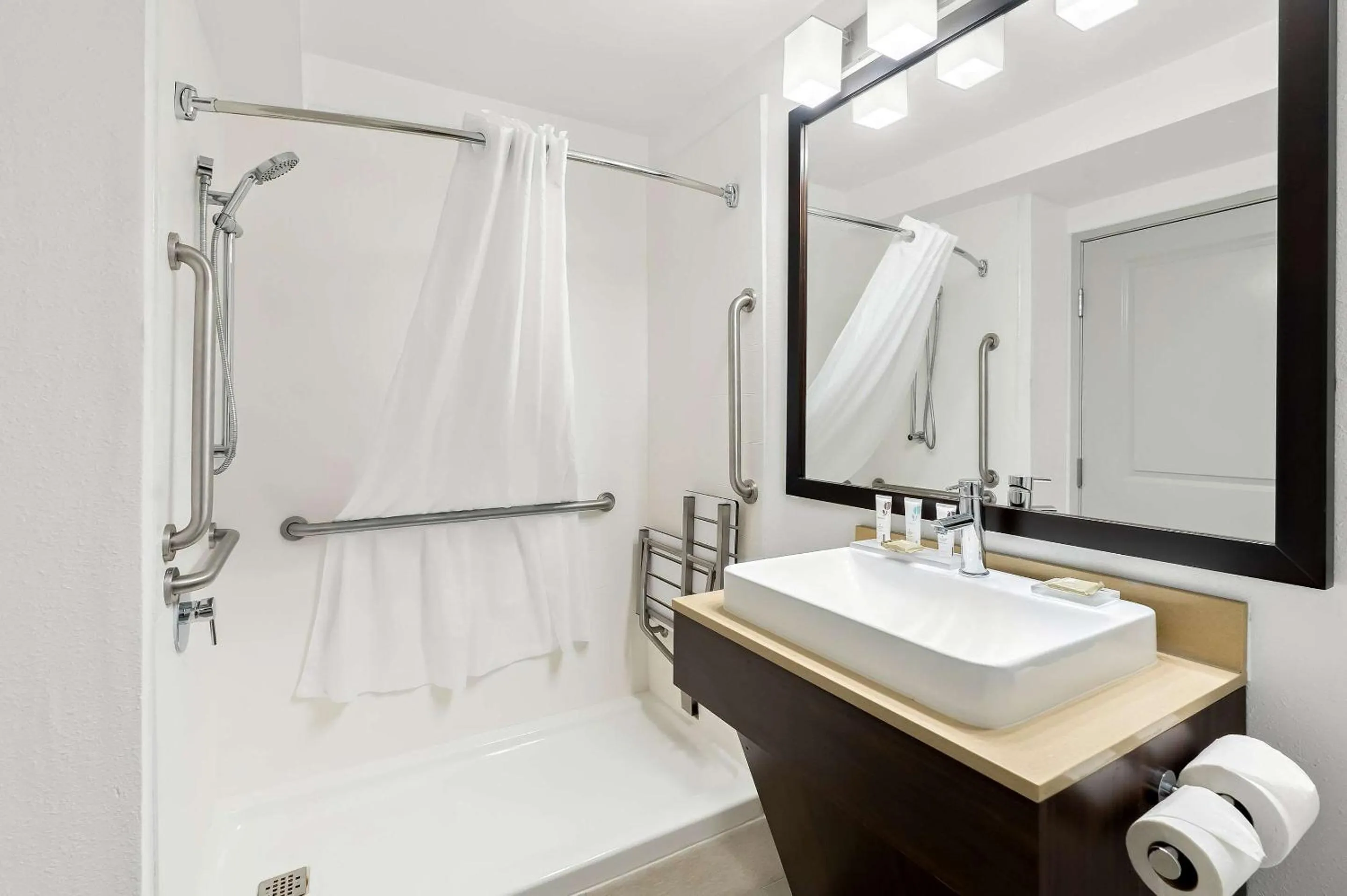 Bedroom in Country Inn & Suites by Radisson, Columbia Airport, SC