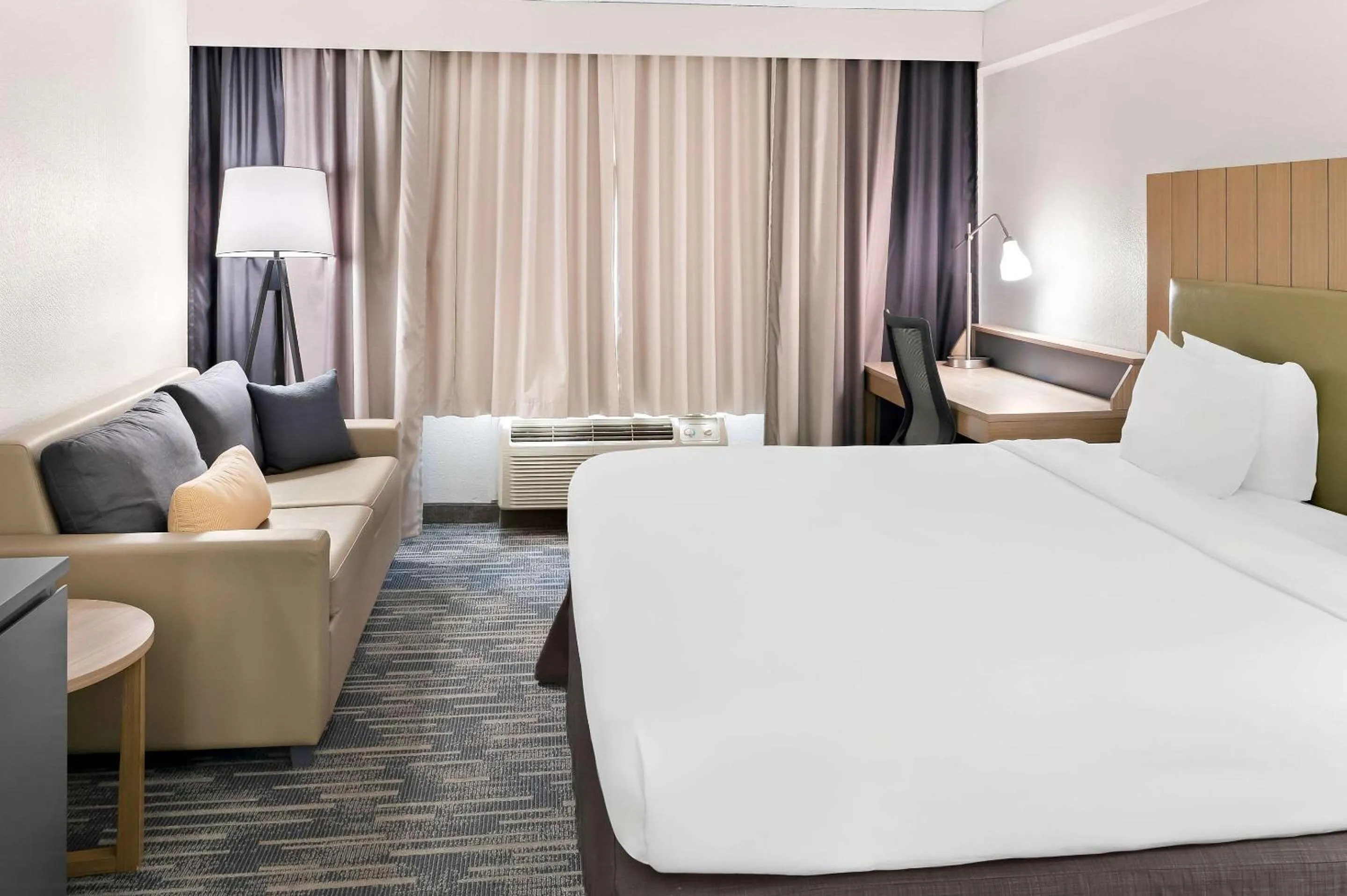 Bedroom, Bed in Country Inn & Suites by Radisson, Columbia Airport, SC