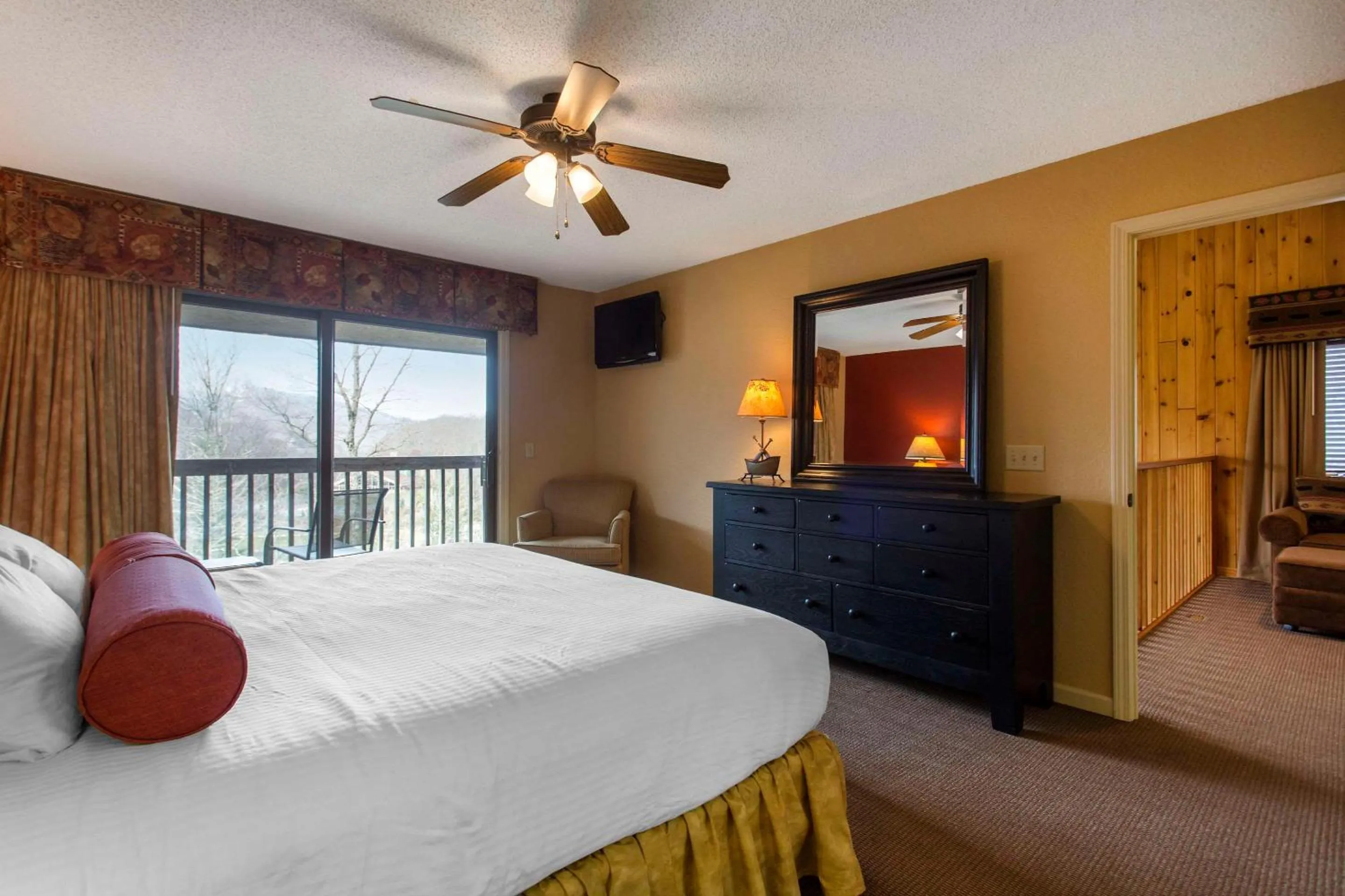 Bedroom, Bed in Bluegreen Vacations Blue Ridge Village, an Ascend Collection Resort