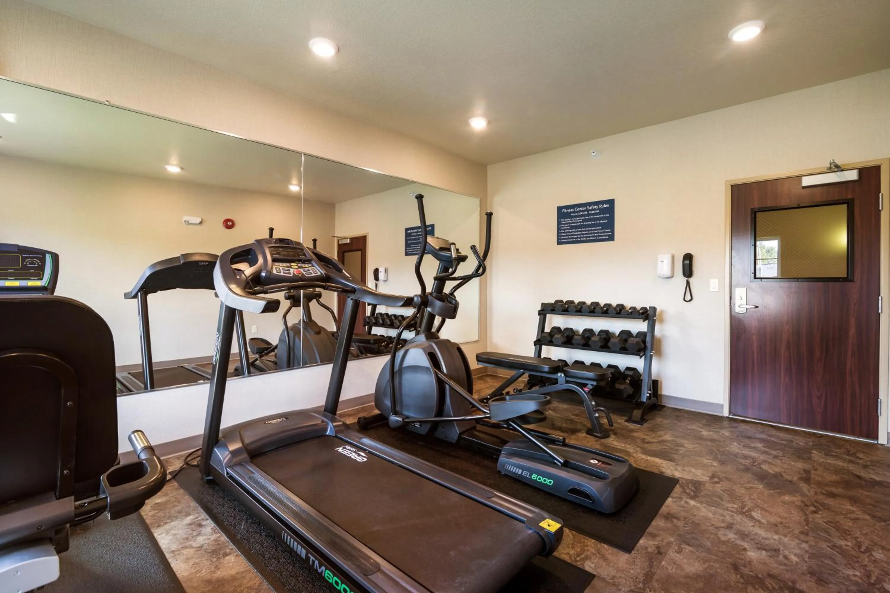 Fitness centre/facilities in Cobblestone Hotel & Suites - Victor