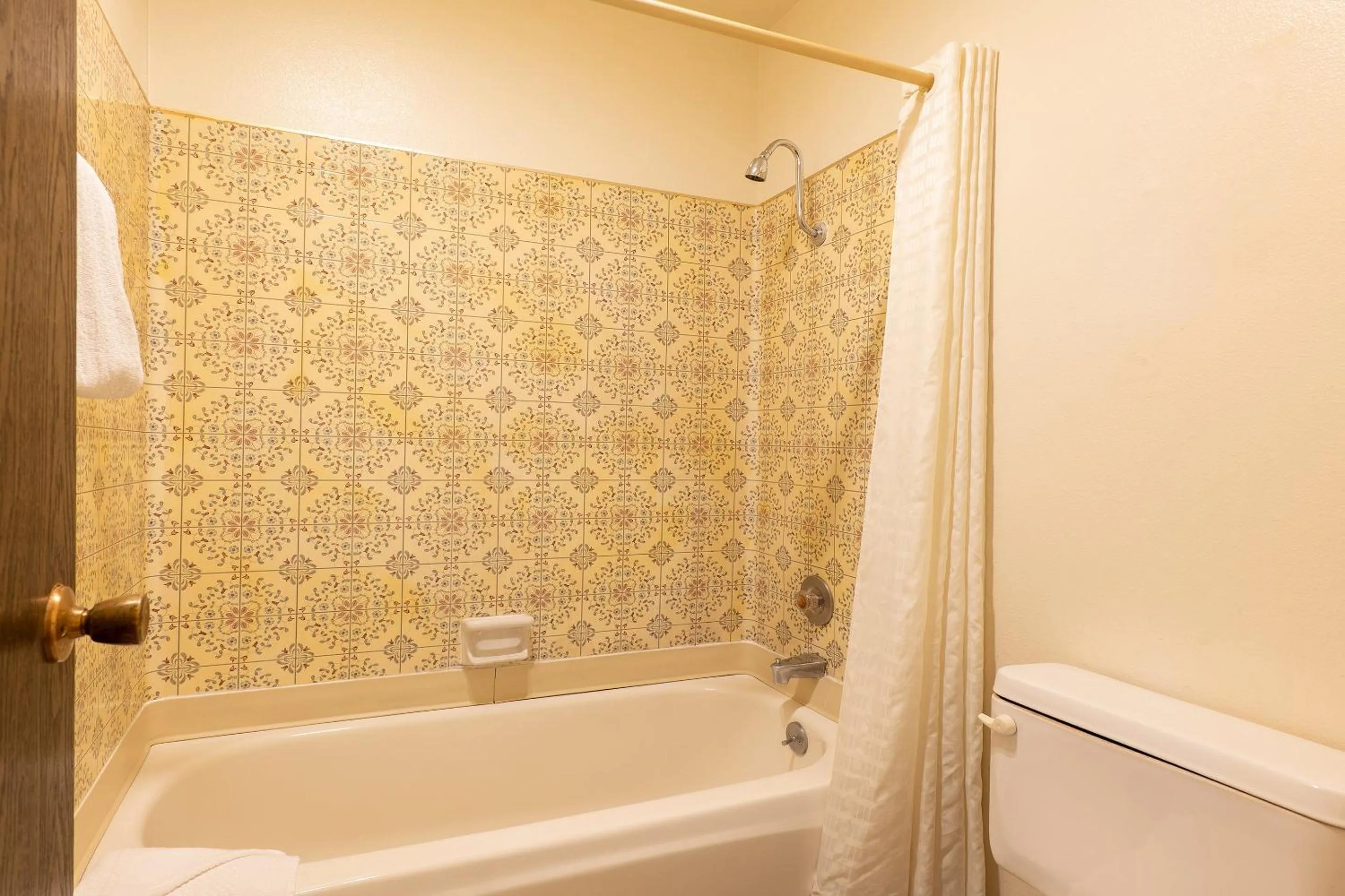 Bathroom in Travelodge by Wyndham Chehalis