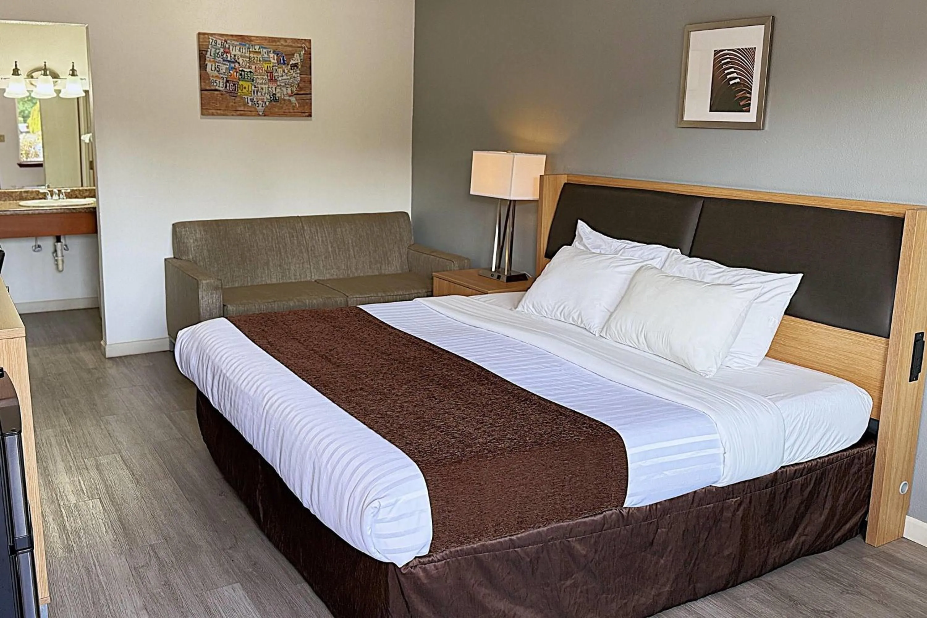 Photo of the whole room, Bed in Travelodge by Wyndham Chehalis