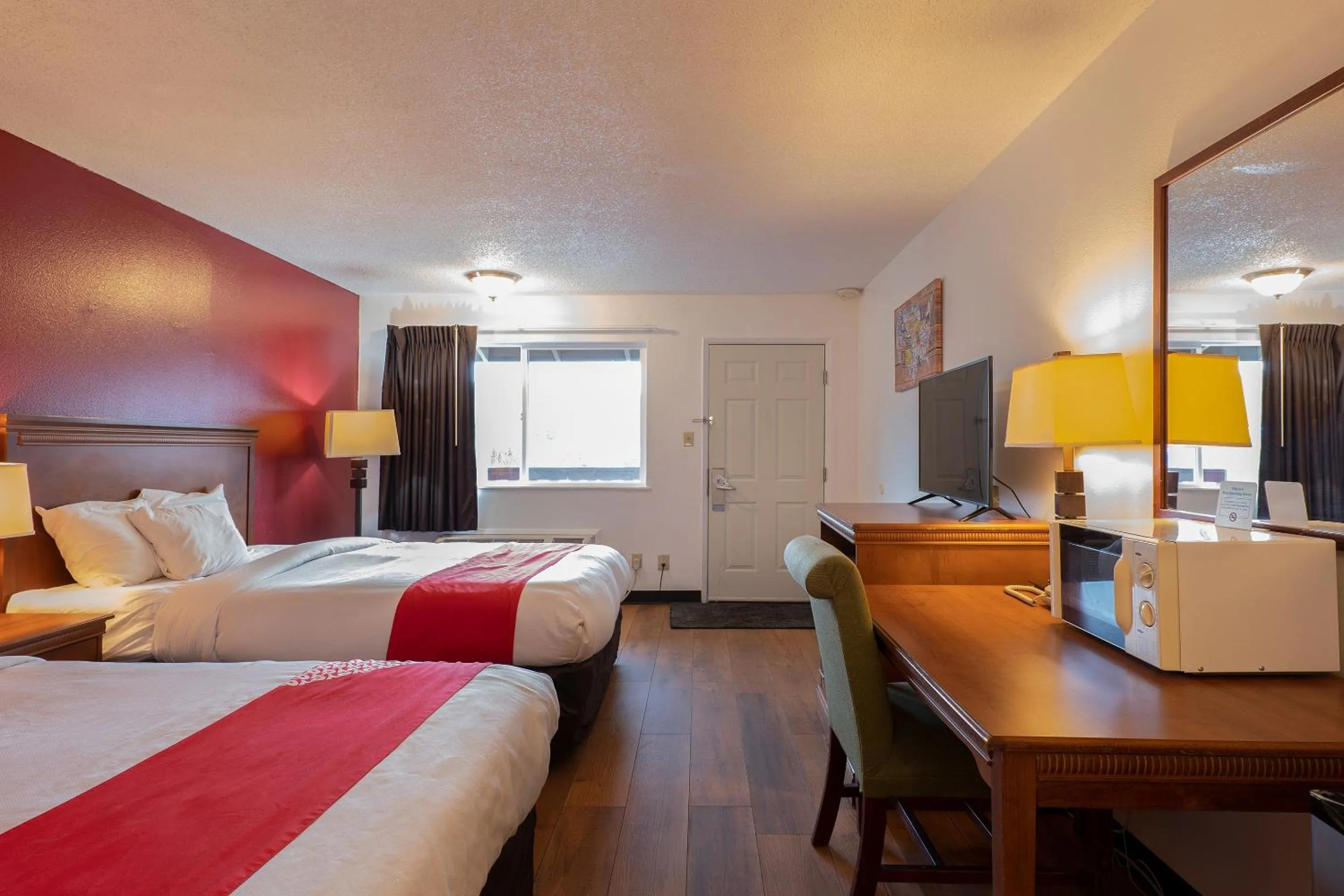 Bedroom, Bed in Travelodge by Wyndham Chehalis