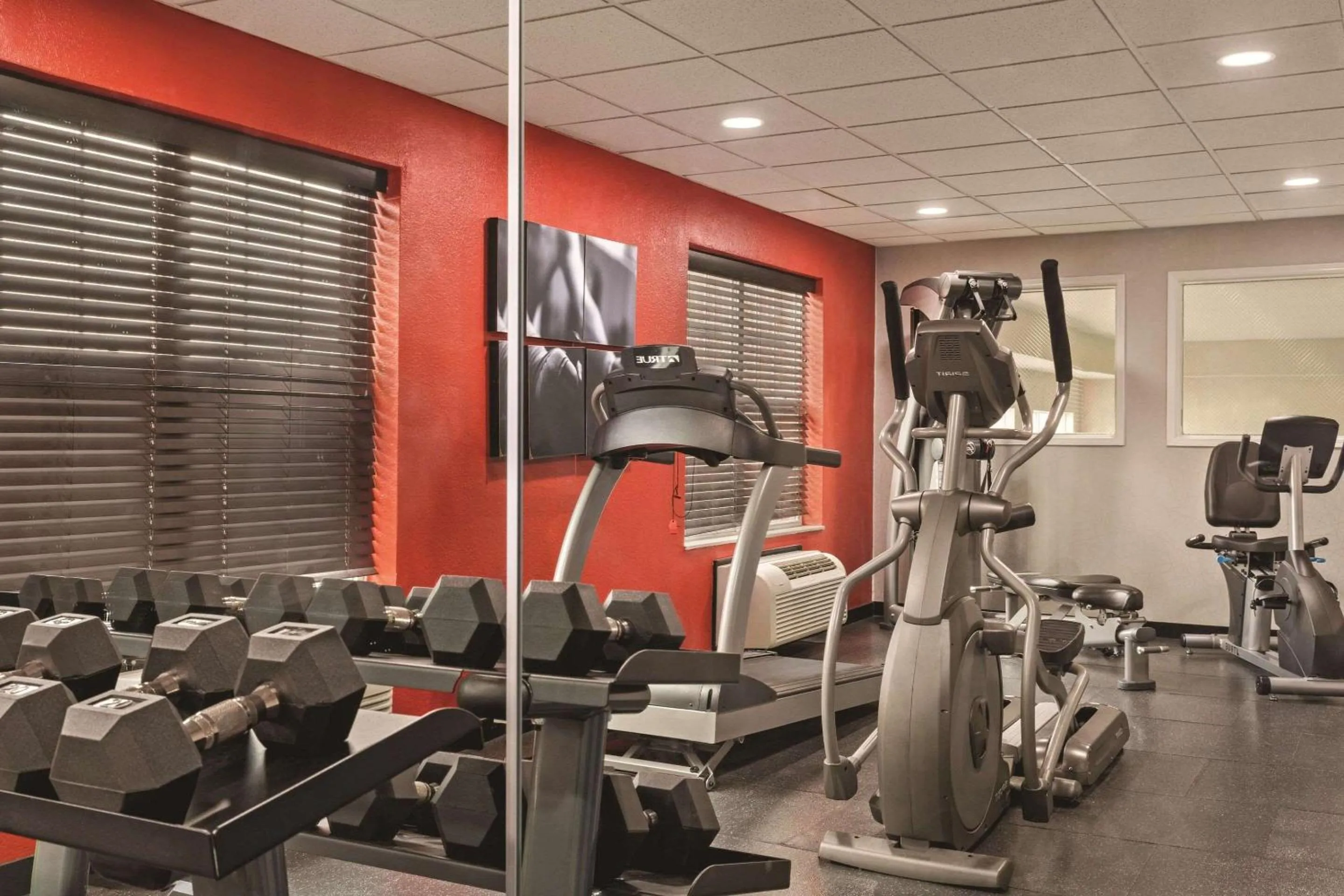 Fitness centre/facilities in Country Inn & Suites by Radisson, Georgetown, KY
